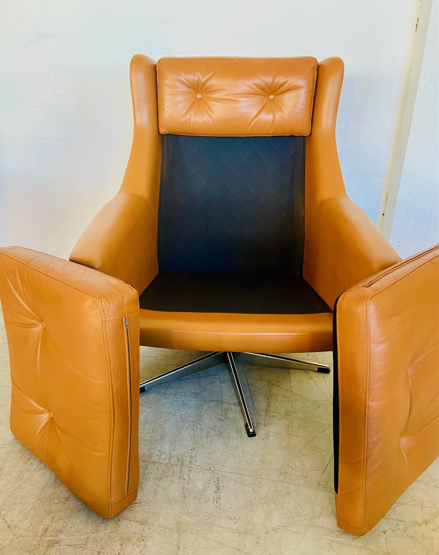 BRAMIN VINTAGE DANISH MID CENTURY COGNAC LEATHER LOUNGE CHAIR 1960,s