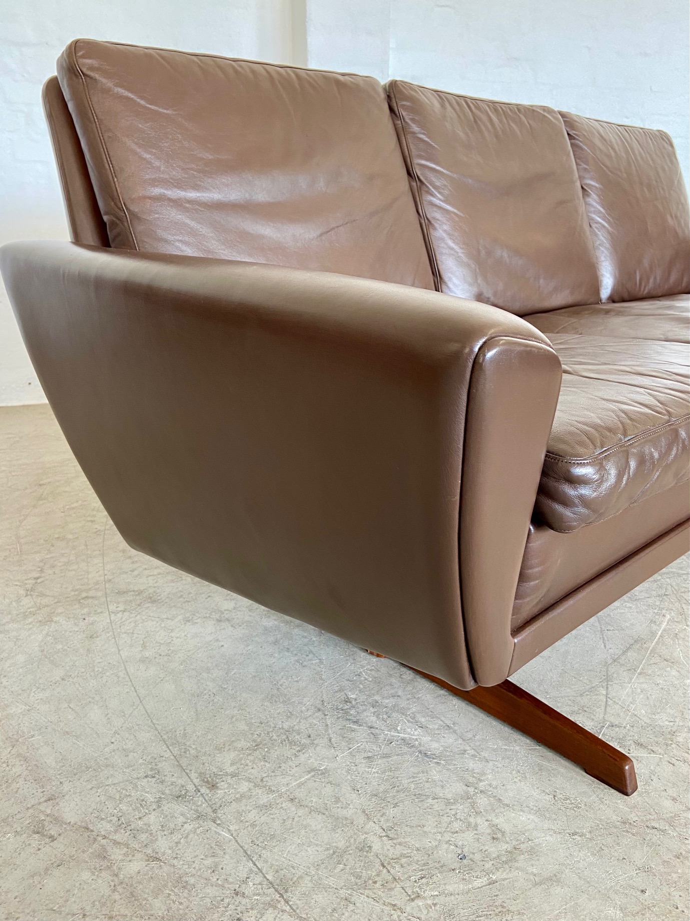 Vintage Danish Mid Century G. Thams Sofa in Brown Leather with Rosewood Legs 1960,s