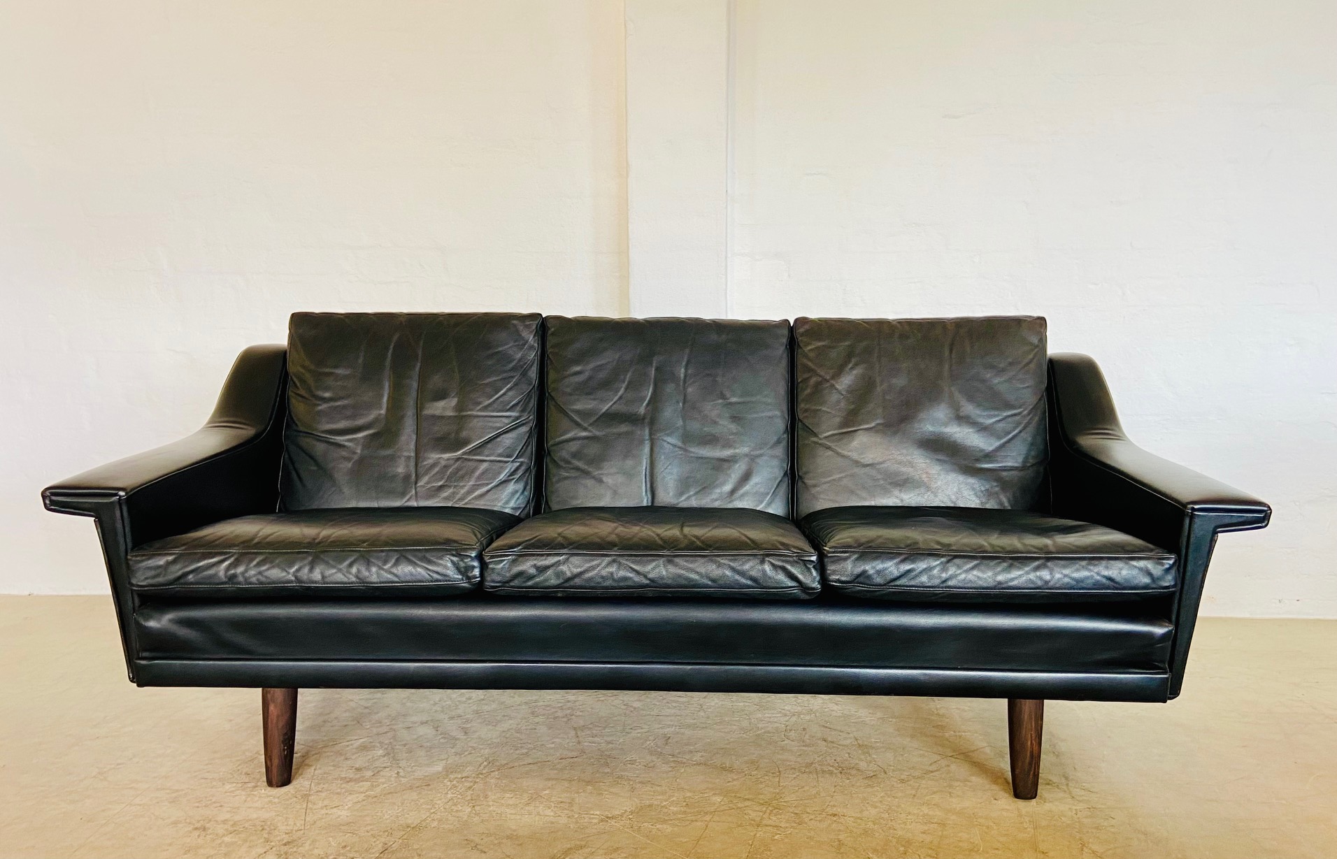 VINTAGE DANISH RETRO 3 PERSON BLACK LEATHER SOFA 1960,s