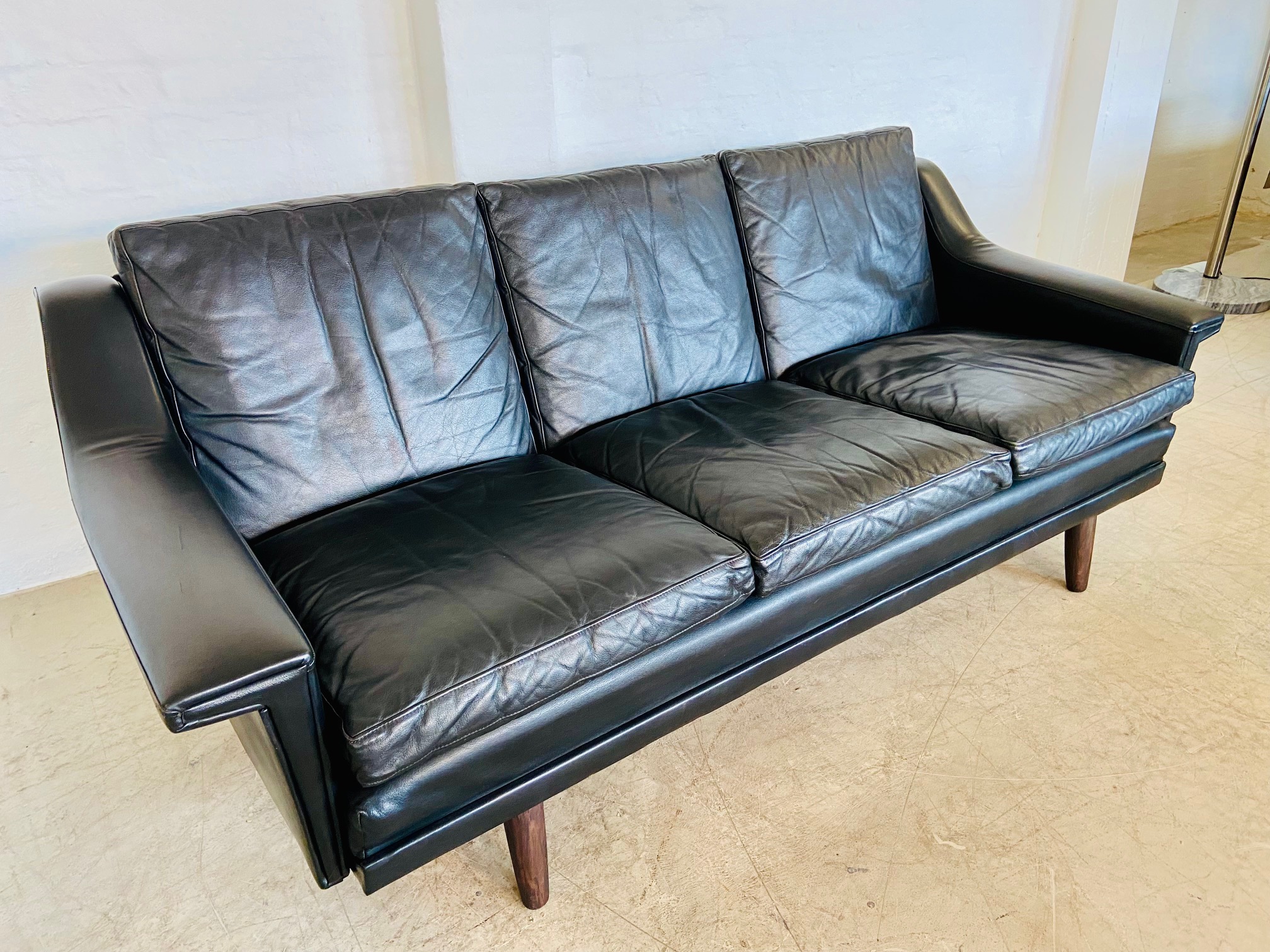 VINTAGE DANISH RETRO 3 PERSON BLACK LEATHER SOFA 1960,s