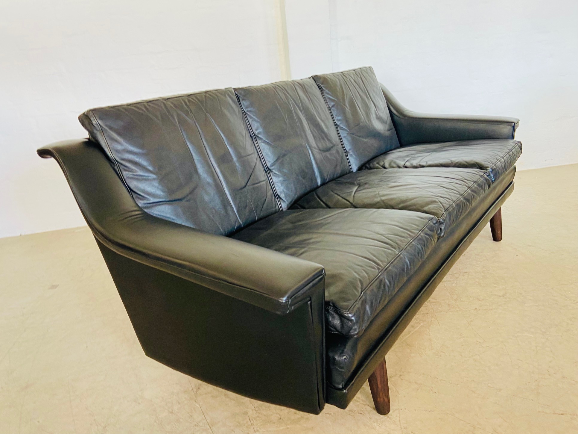 VINTAGE DANISH RETRO 3 PERSON BLACK LEATHER SOFA 1960,s