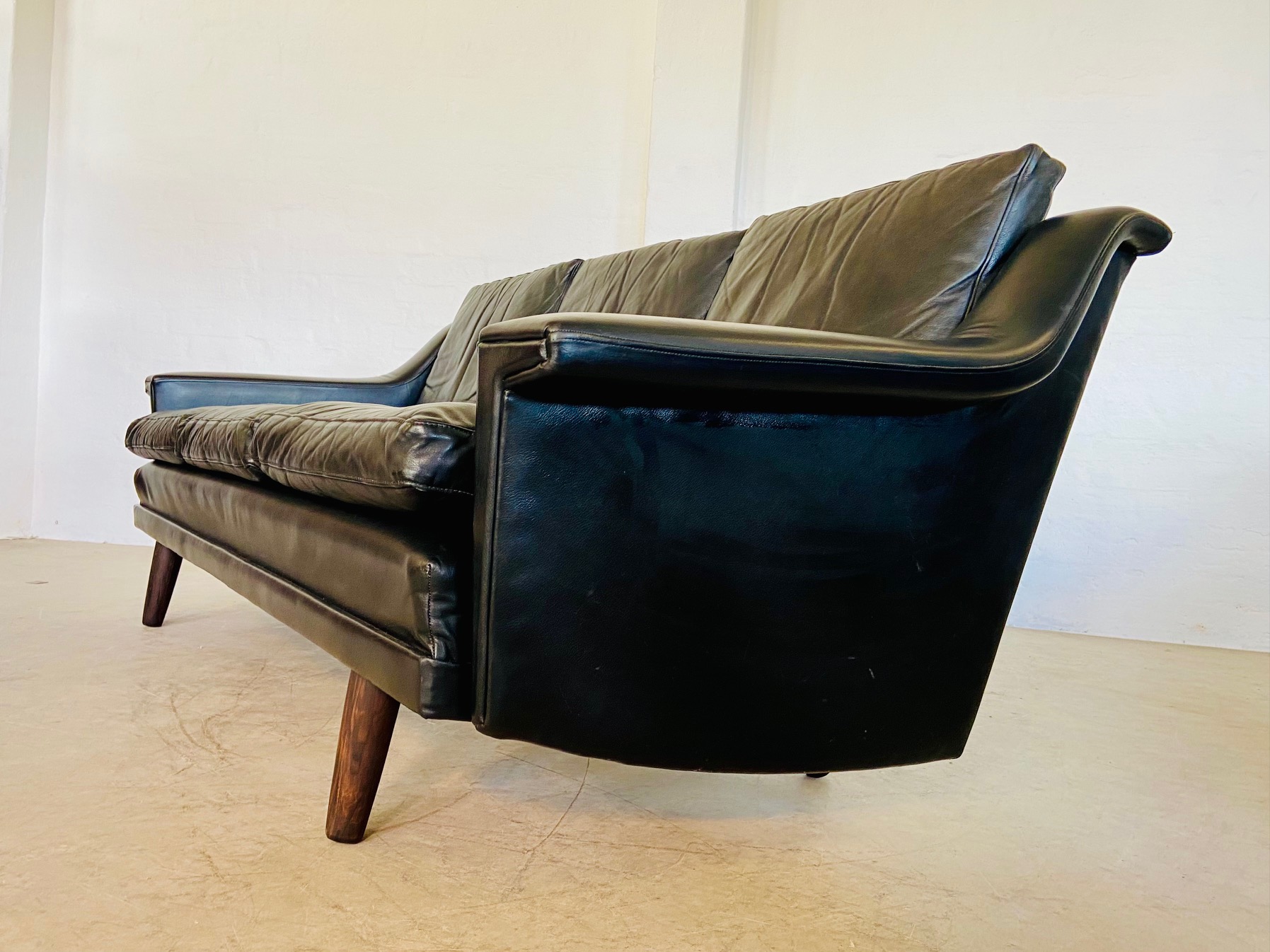 VINTAGE DANISH RETRO 3 PERSON BLACK LEATHER SOFA 1960,s