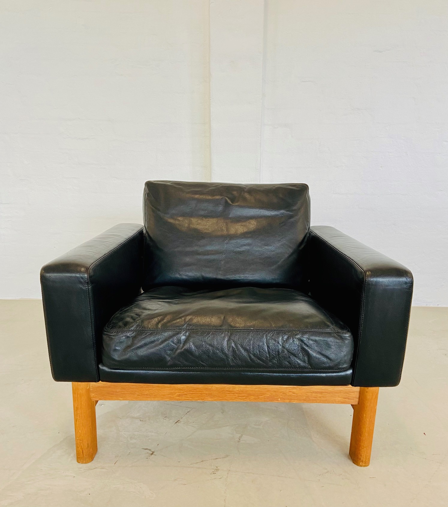 IMG_5439 VINTAGE MID-CENTURY POUL M. VOLTHER LEATHER AND OAK LOUNGE CHAIR 1960,s