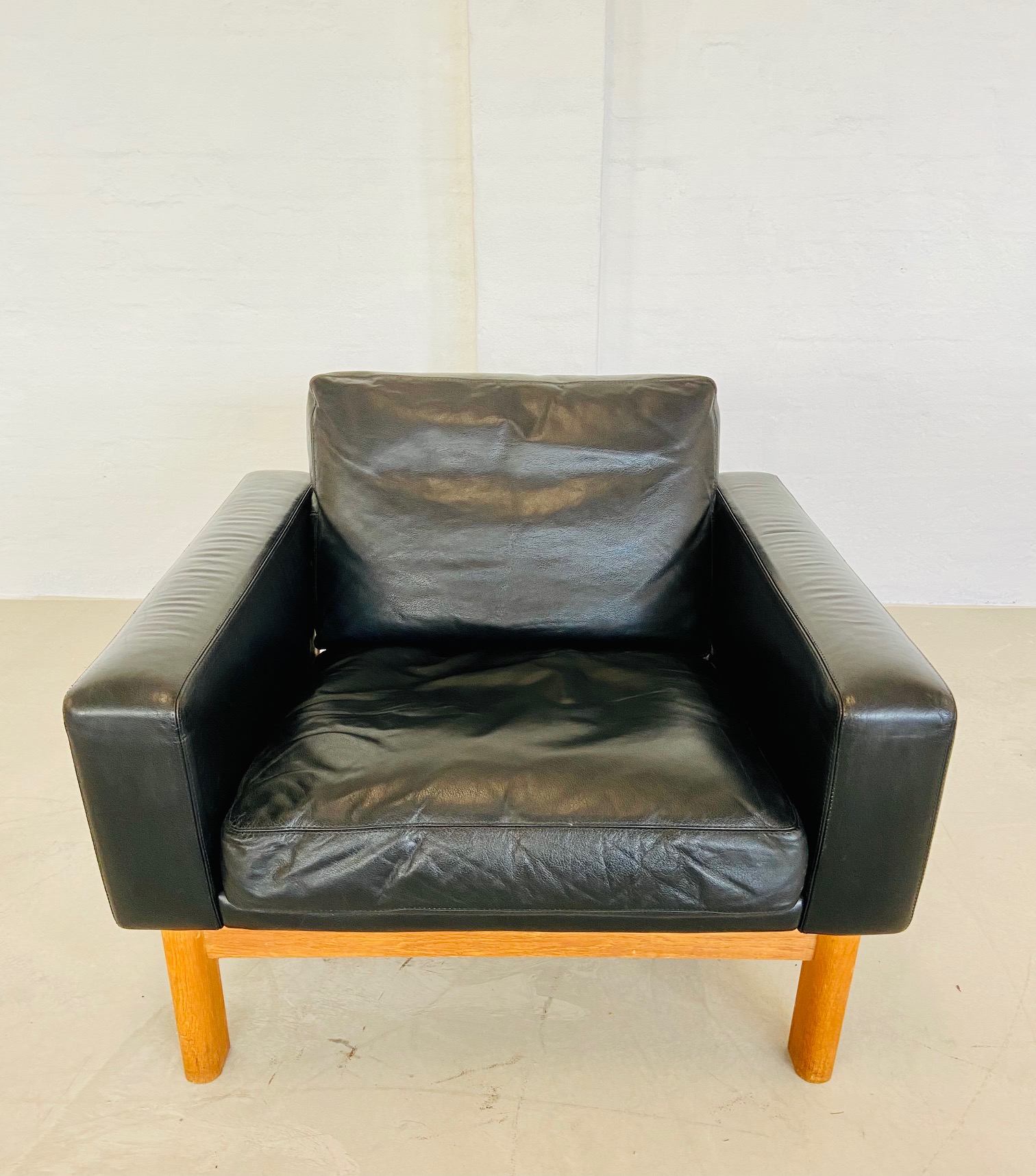 IMG_5440 VINTAGE MID-CENTURY POUL M. VOLTHER LEATHER AND OAK LOUNGE CHAIR 1960,s