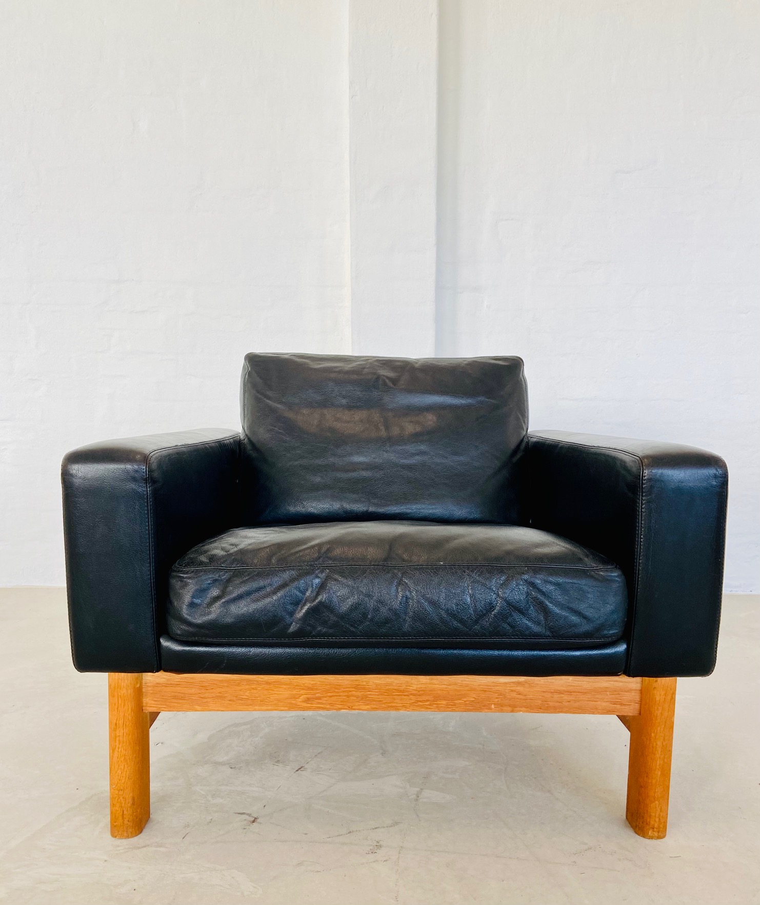 IMG_5441 VINTAGE MID-CENTURY POUL M. VOLTHER LEATHER AND OAK LOUNGE CHAIR 1960,s