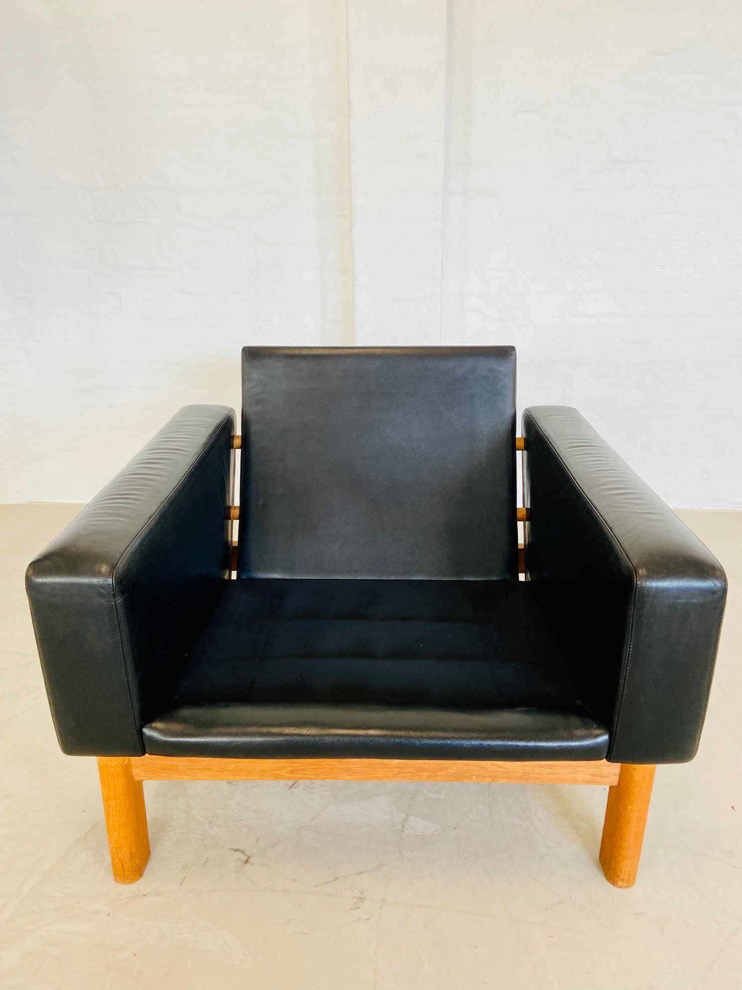 IMG_5443 VINTAGE MID-CENTURY POUL M. VOLTHER LEATHER AND OAK LOUNGE CHAIR 1960,s