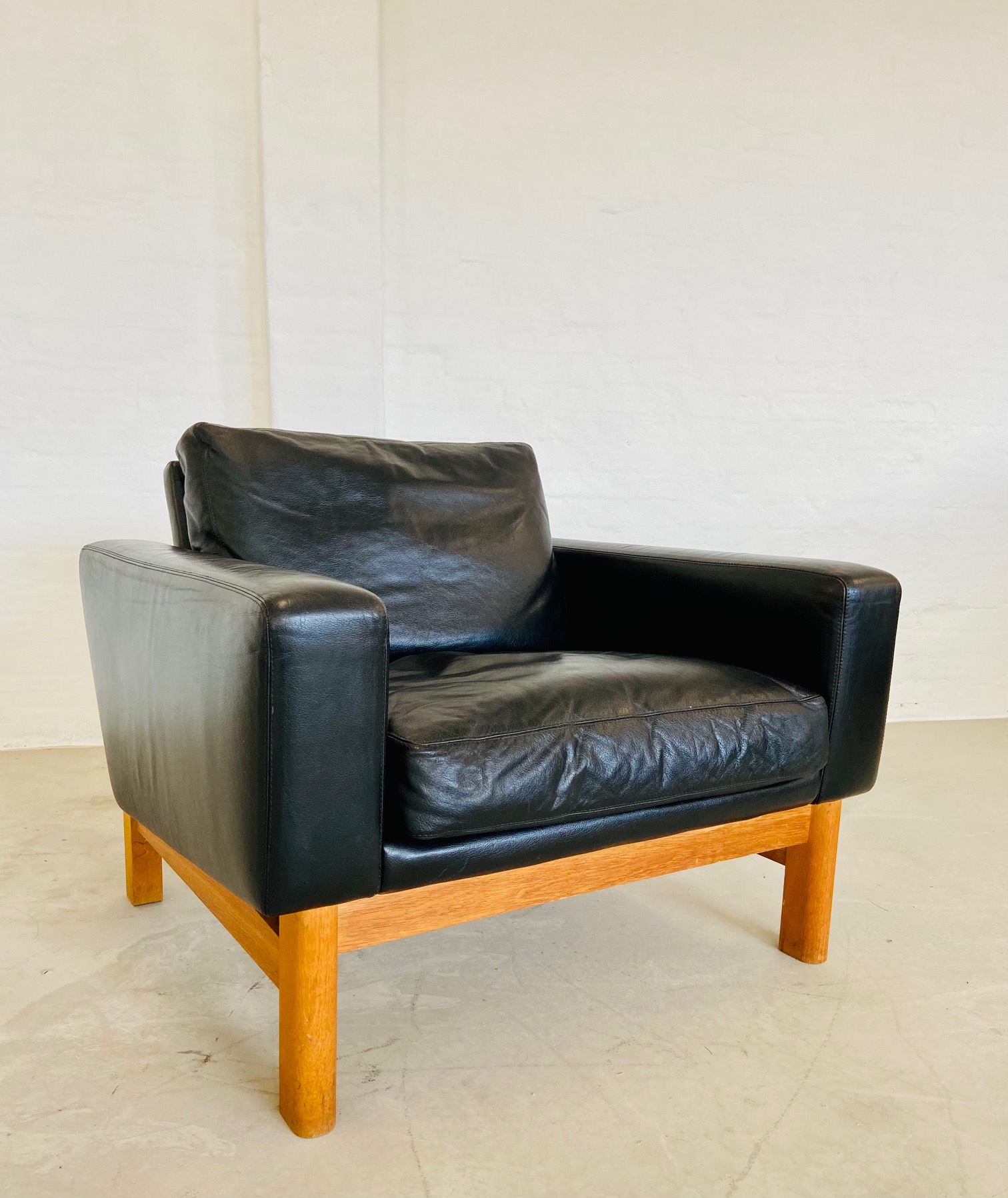 IMG_5446 VINTAGE MID-CENTURY POUL M. VOLTHER LEATHER AND OAK LOUNGE CHAIR 1960,s