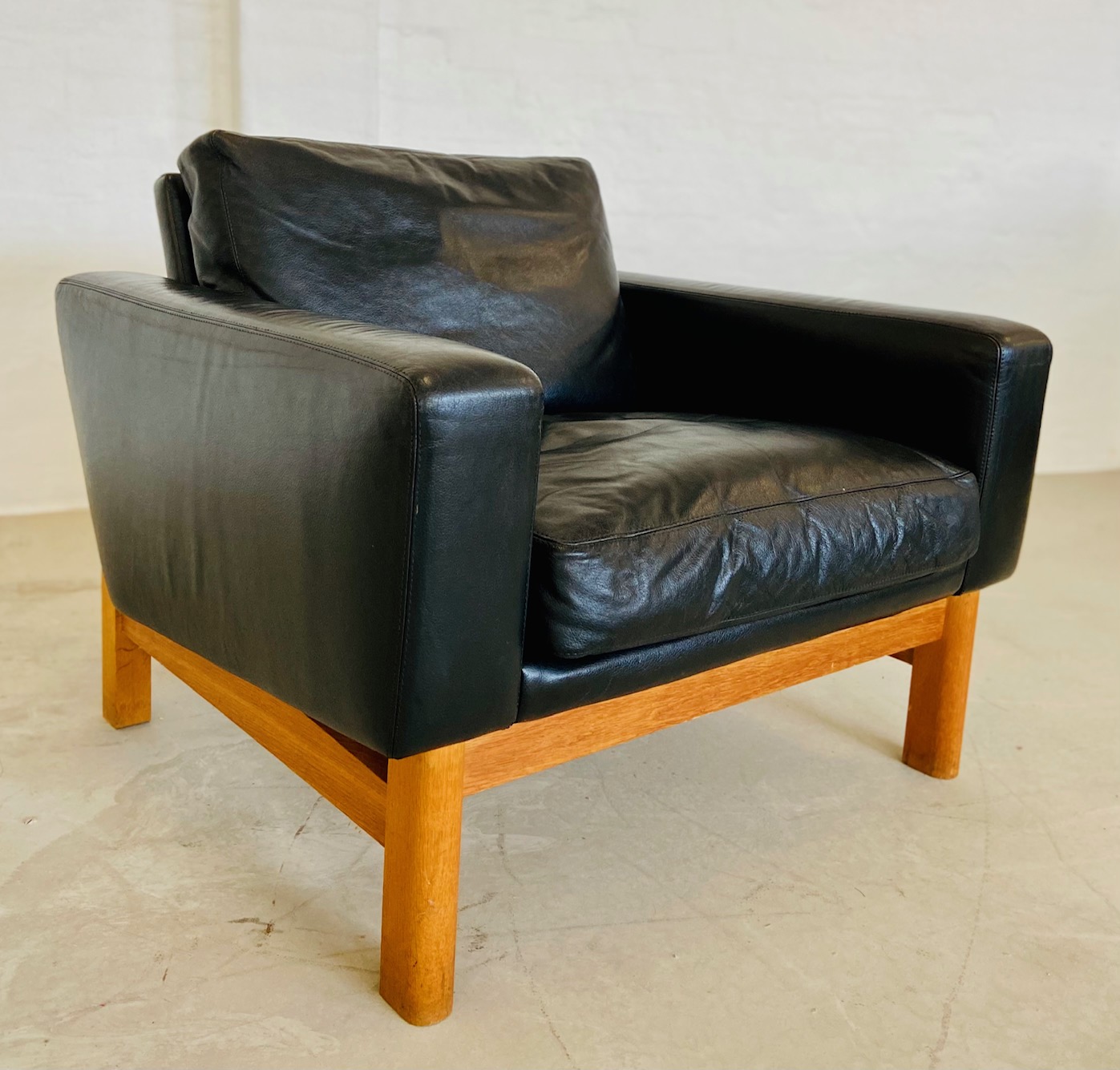 IMG_5449 VINTAGE MID-CENTURY POUL M. VOLTHER LEATHER AND OAK LOUNGE CHAIR 1960,s