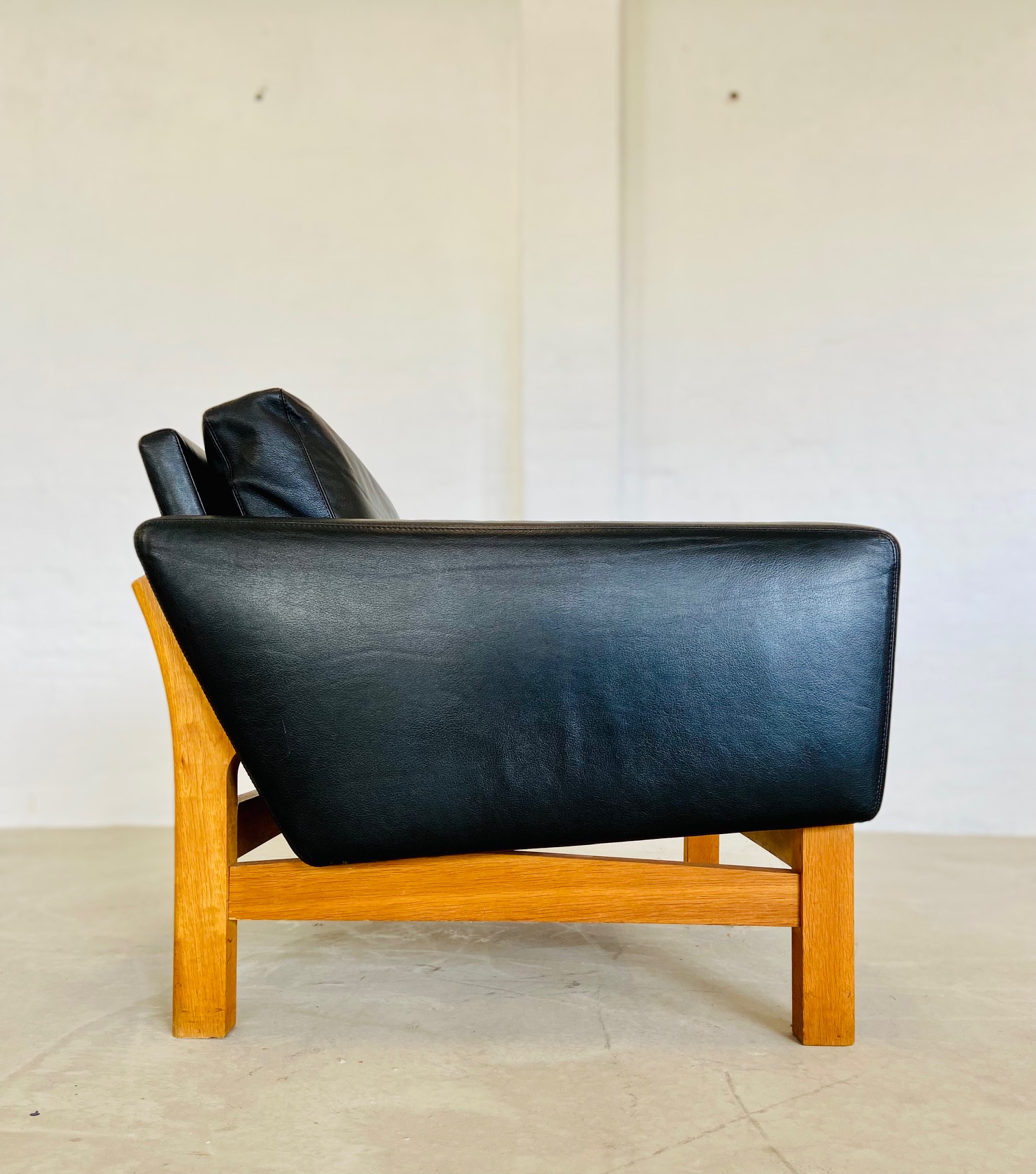 IMG_5451 VINTAGE MID-CENTURY POUL M. VOLTHER LEATHER AND OAK LOUNGE CHAIR 1960,s