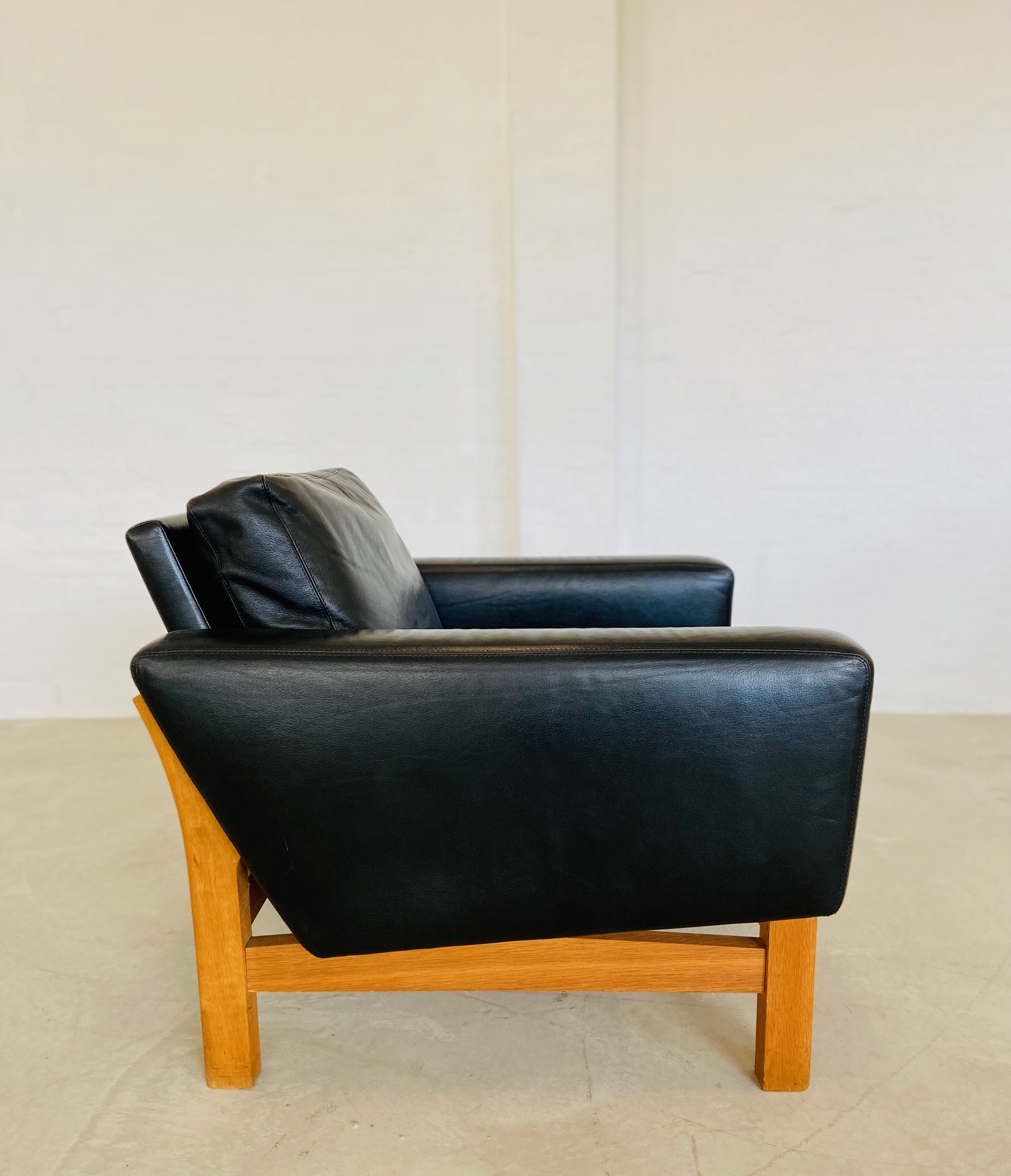 IMG_5452 VINTAGE MID-CENTURY POUL M. VOLTHER LEATHER AND OAK LOUNGE CHAIR 1960,s