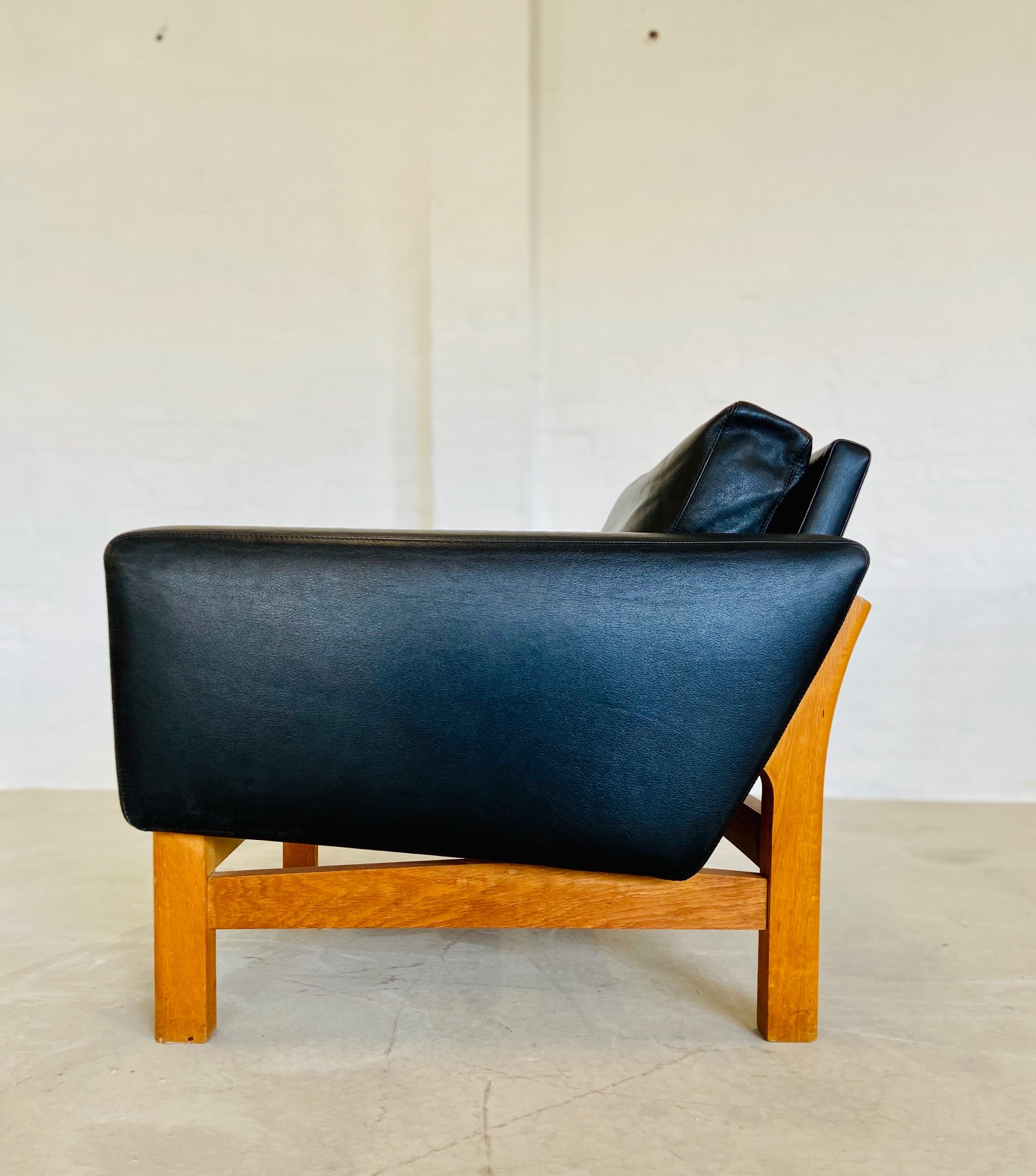 IMG_5456 VINTAGE MID-CENTURY POUL M. VOLTHER LEATHER AND OAK LOUNGE CHAIR 1960,s