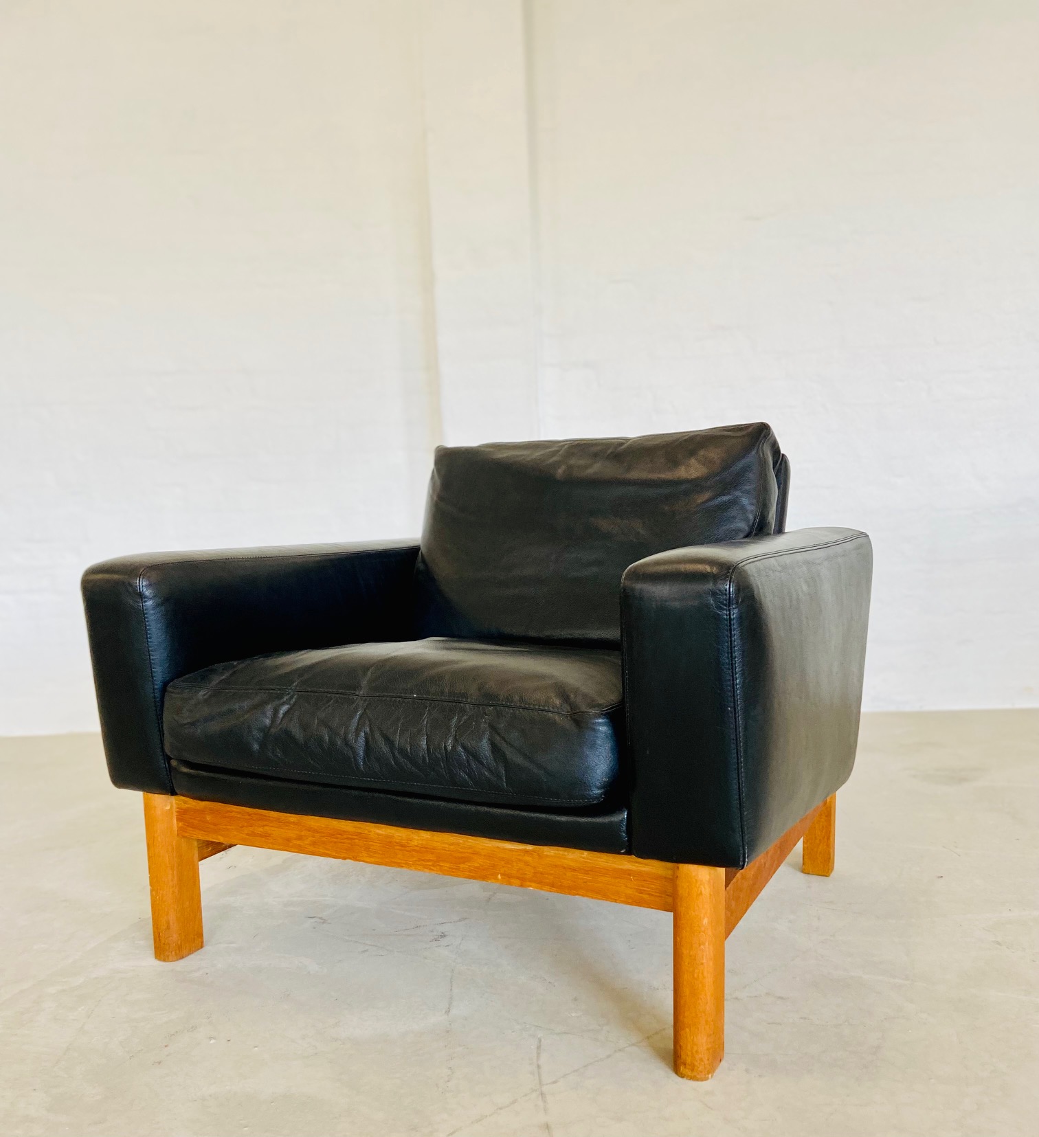 IMG_5457 VINTAGE MID-CENTURY POUL M. VOLTHER LEATHER AND OAK LOUNGE CHAIR 1960,s