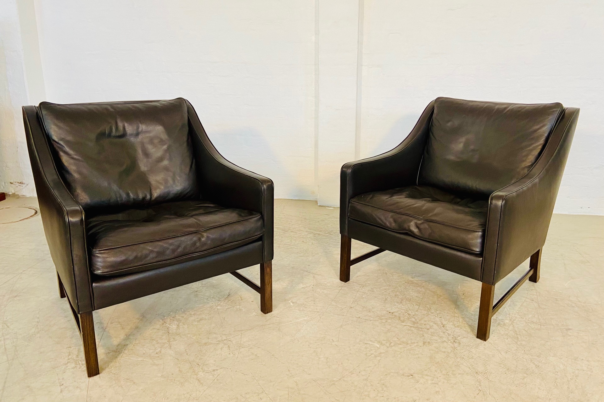 IMG_6466 Fredrik Kayser Mid-Century Leather & Rosewood Lounge Chairs β Brown Leather