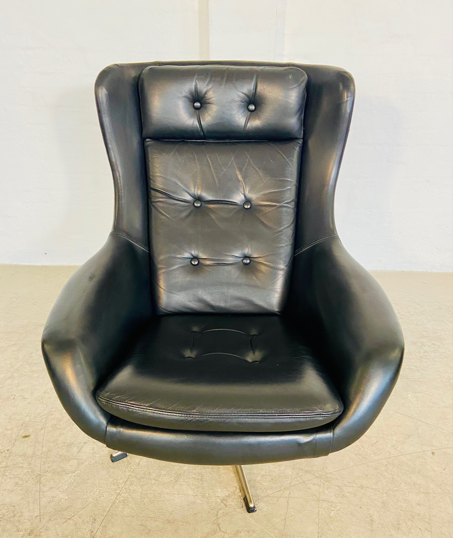 Vintage Danish Retro Black Leather Swivel Lounge  Chair