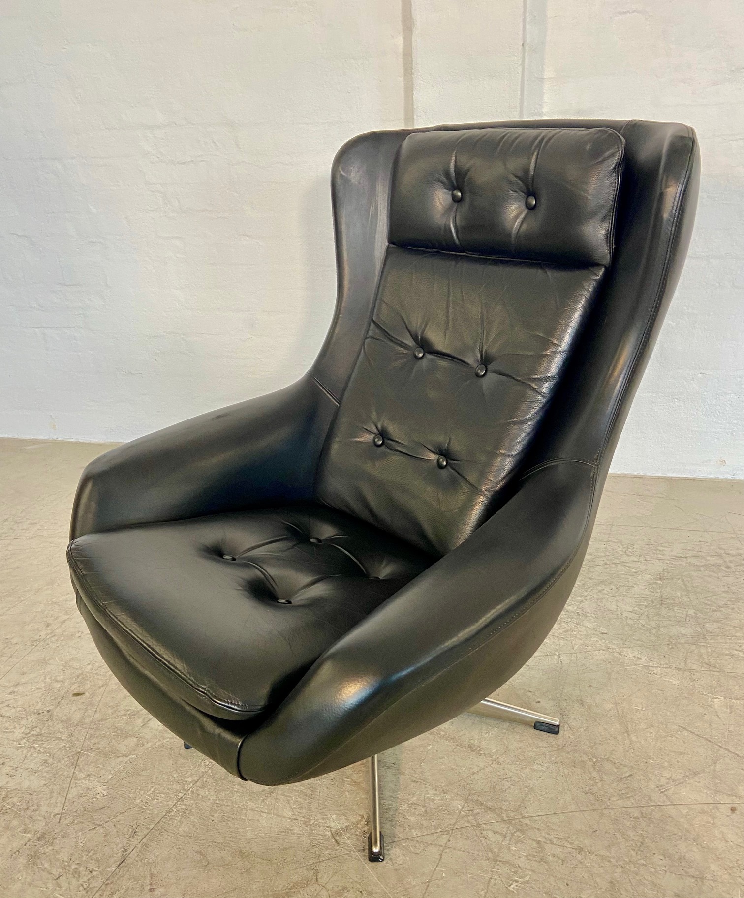 Vintage Danish Retro Black Leather Swivel Lounge  Chair