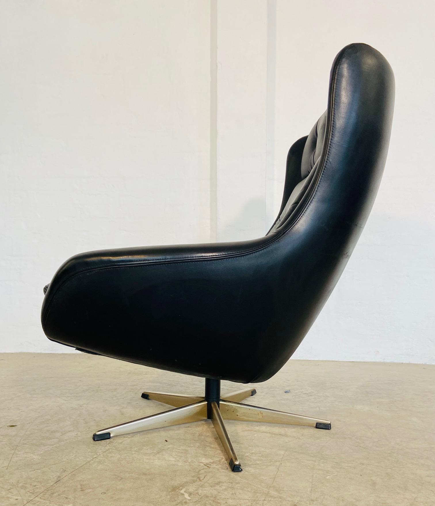 Vintage Danish Retro Black Leather Swivel Lounge  Chair