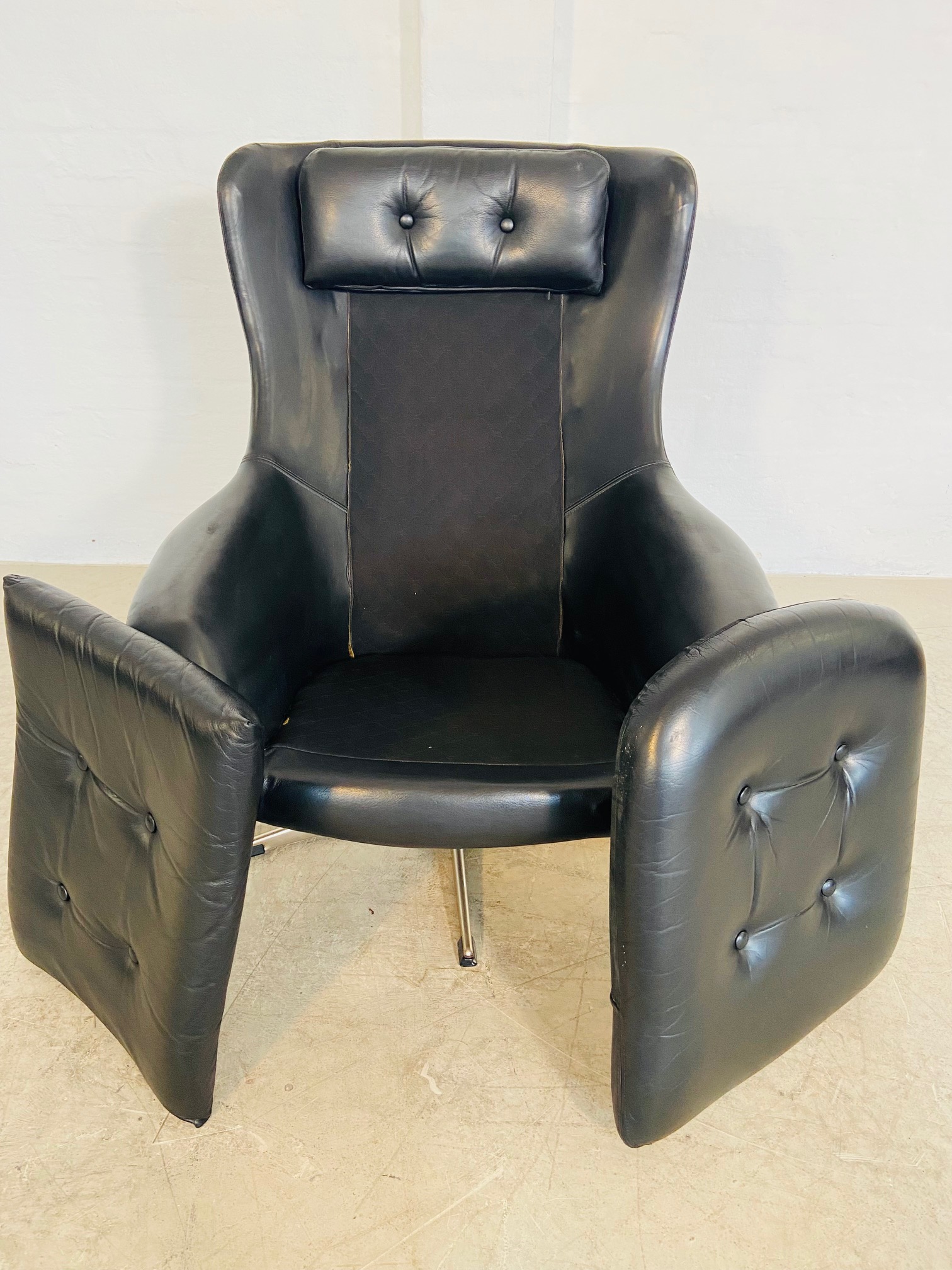 Vintage Danish Retro Black Leather Swivel Lounge  Chair