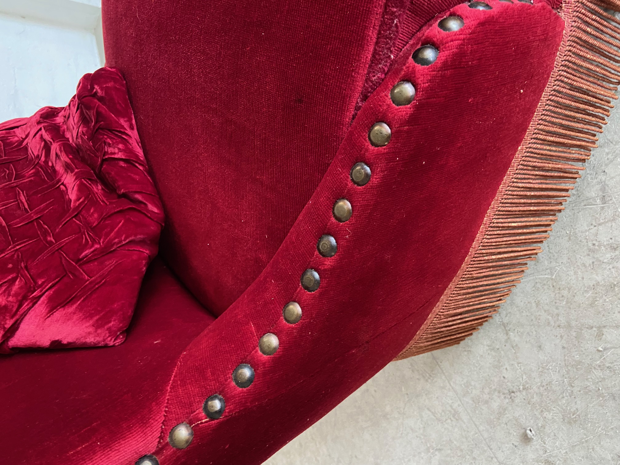 IMG_9112 VINTAGE DANISH MID CENTURY CURVED LOUNGE CHAIR IN CHERRY RED VELOUR – 1960s
