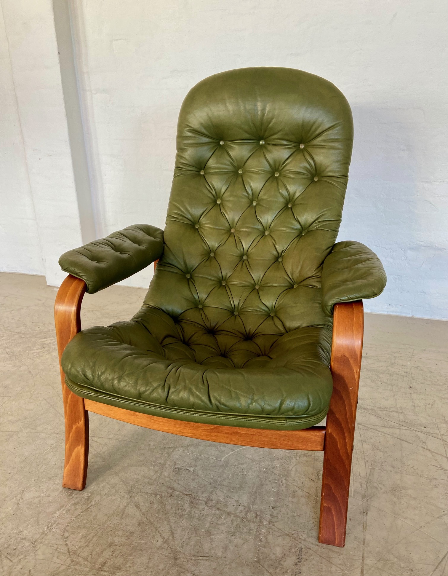Vintage Swedish Mid-Century Olive Green Leather Lounge Chair by Gote Møbler – 1970s