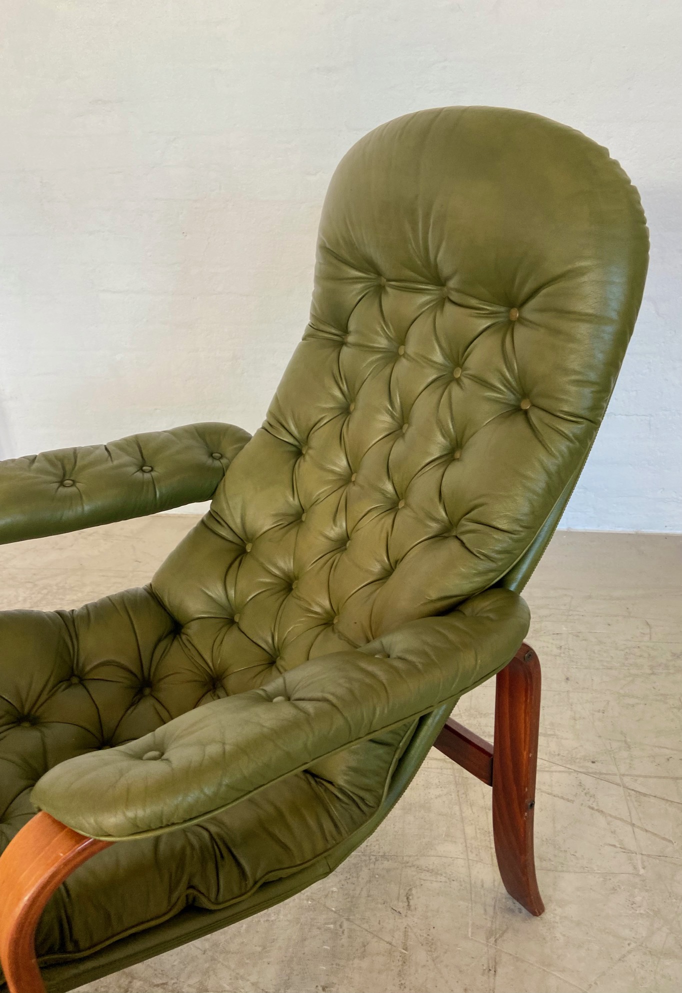Vintage Swedish Mid-Century Olive Green Leather Lounge Chair by Gote Møbler – 1970s