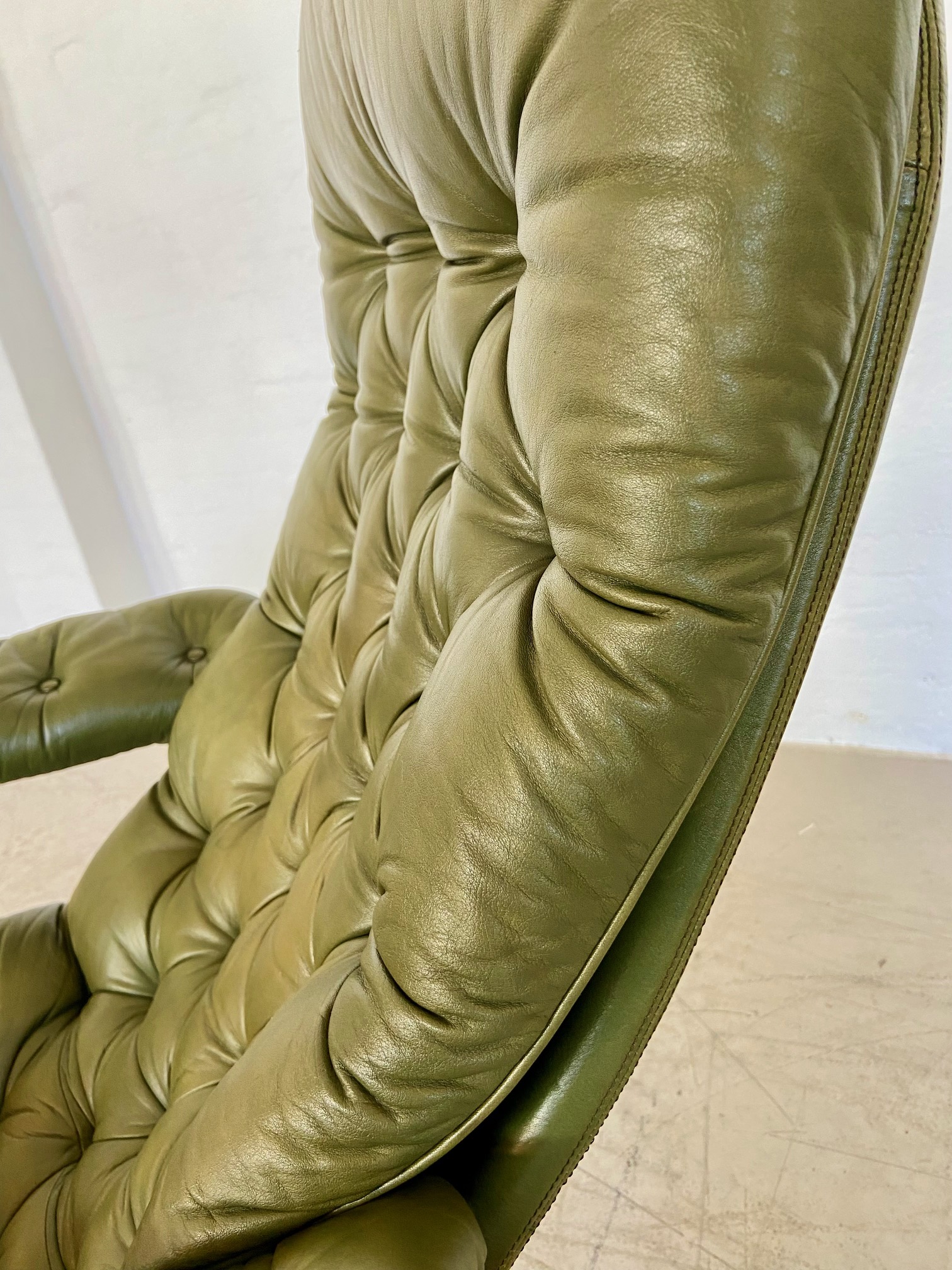 Vintage Swedish Mid-Century Olive Green Leather Lounge Chair by Gote Møbler – 1970s