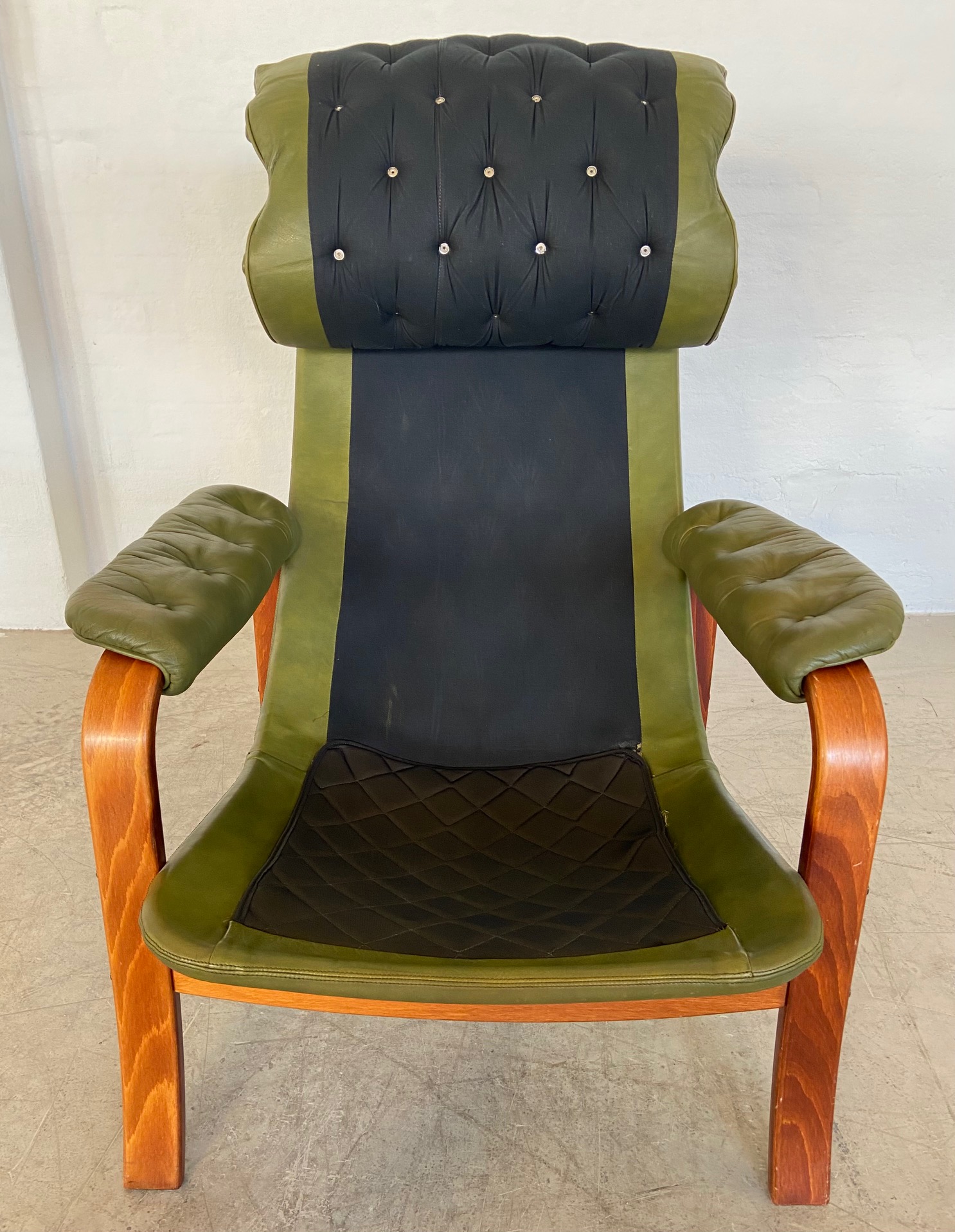 Vintage Swedish Mid-Century Olive Green Leather Lounge Chair by Gote Møbler – 1970s