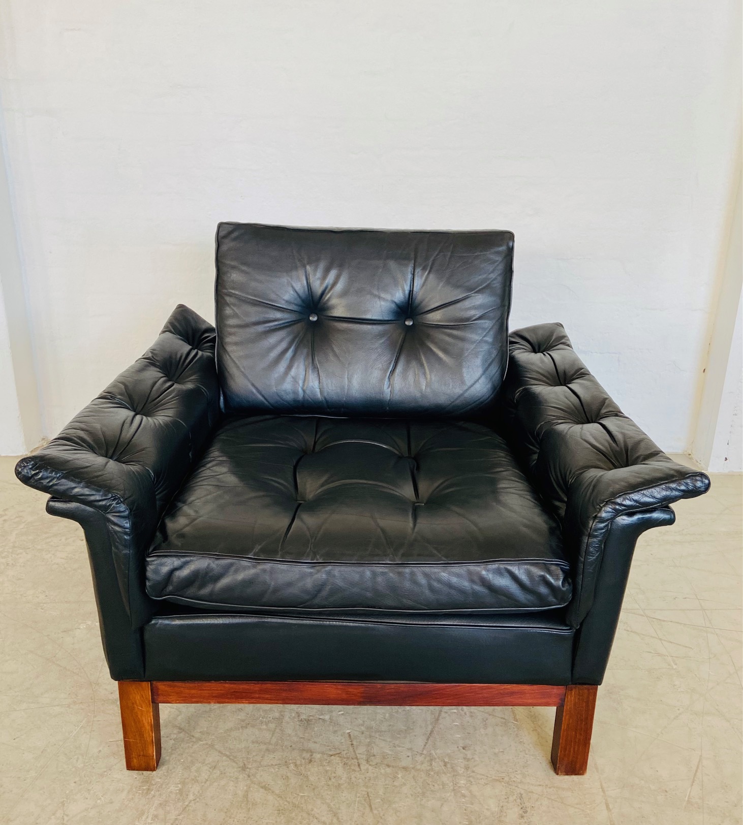 IMG_9284 VINTAGE DANISH MID-CENTURY BLACK LEATHER ARMCHAIR β 1970s