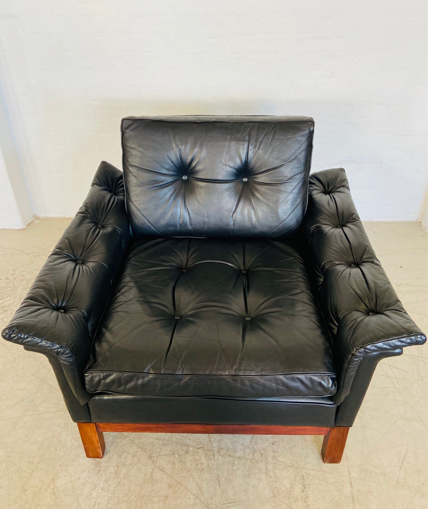IMG_9285 VINTAGE DANISH MID-CENTURY BLACK LEATHER ARMCHAIR β 1970s
