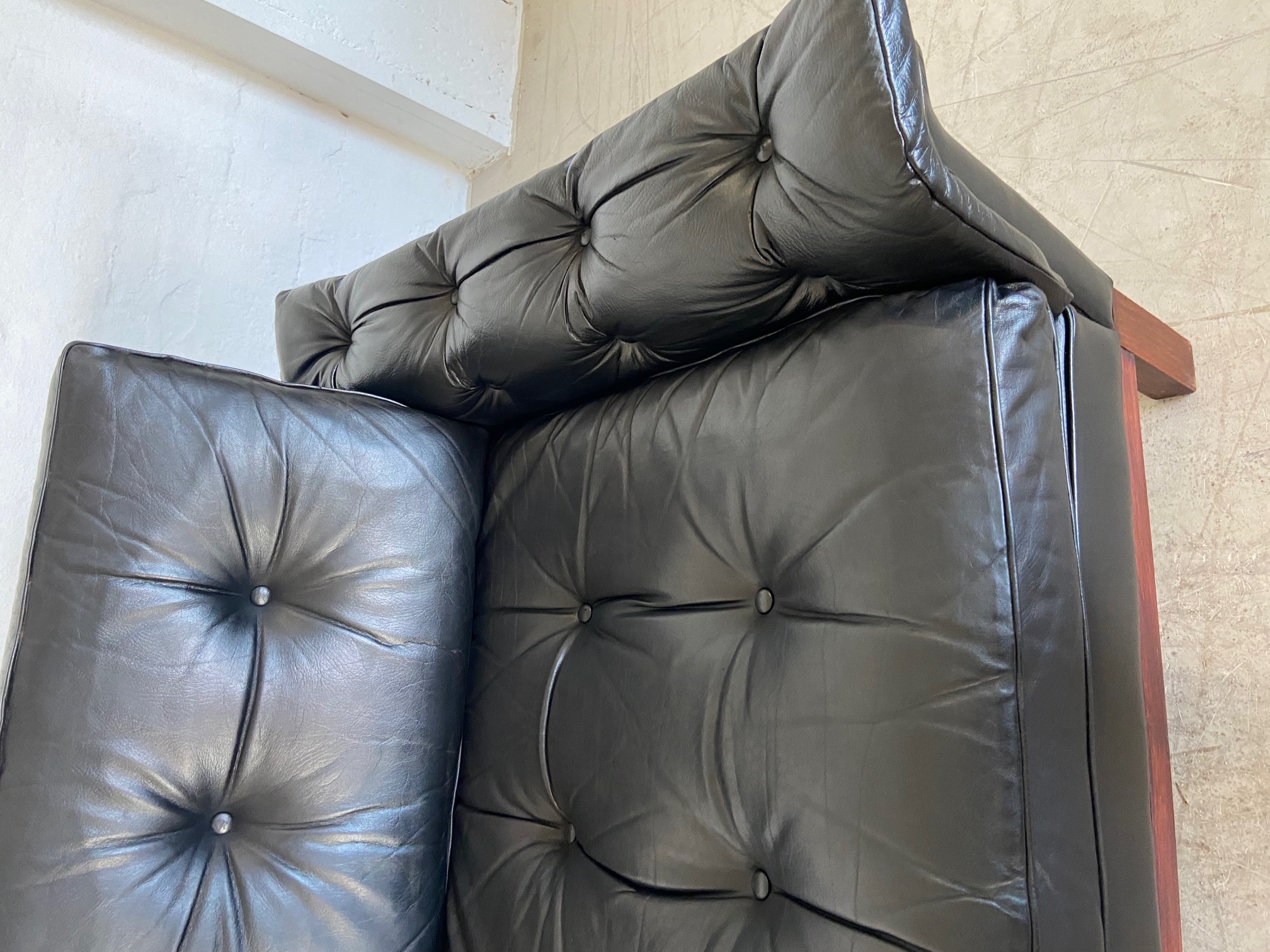 IMG_9287 VINTAGE DANISH MID-CENTURY BLACK LEATHER ARMCHAIR β 1970s