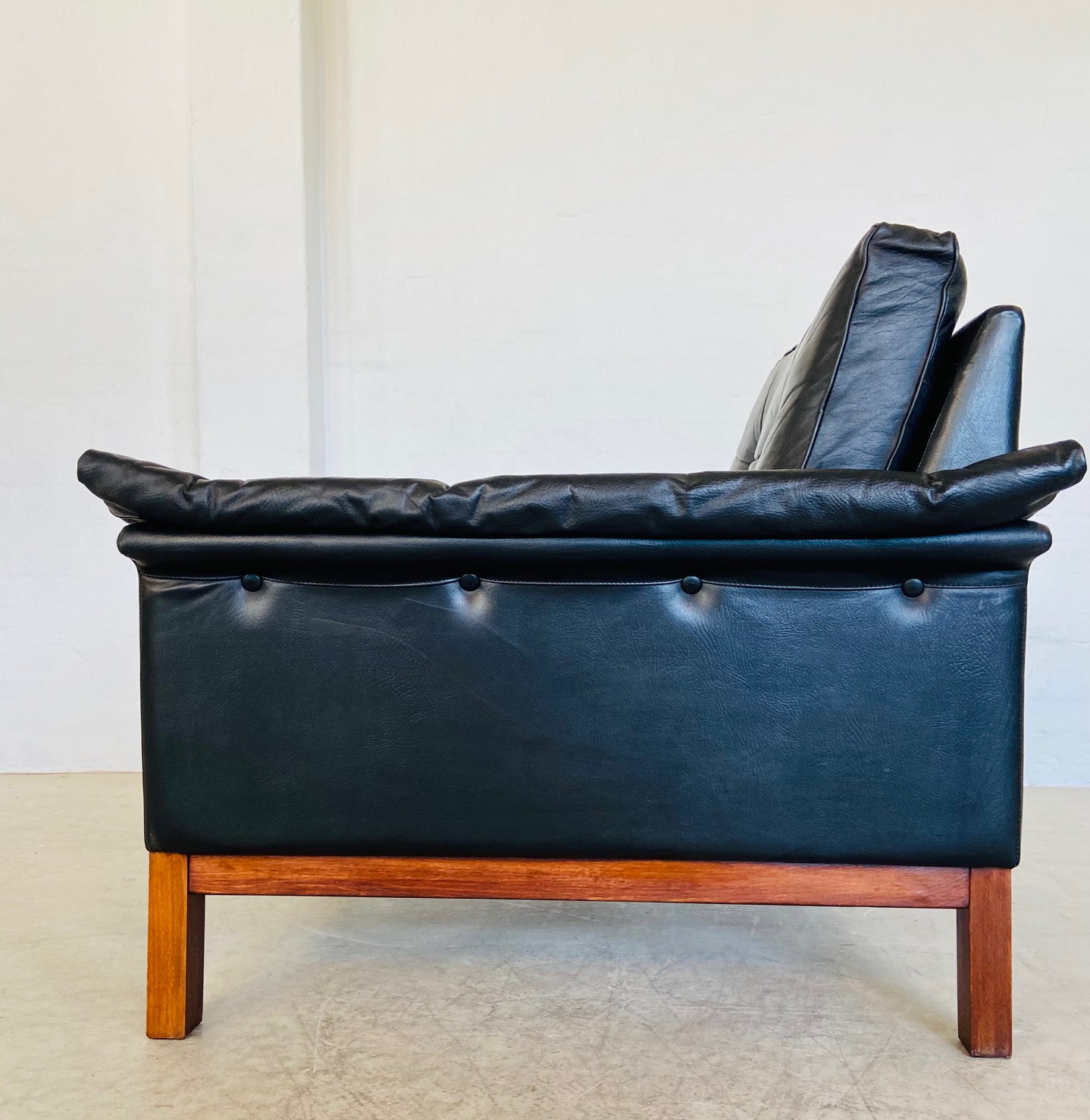 IMG_9293 VINTAGE DANISH MID-CENTURY BLACK LEATHER ARMCHAIR β 1970s