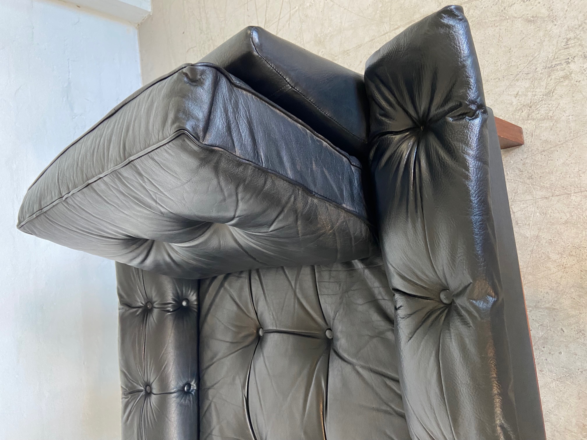 IMG_9296 VINTAGE DANISH MID-CENTURY BLACK LEATHER ARMCHAIR β 1970s