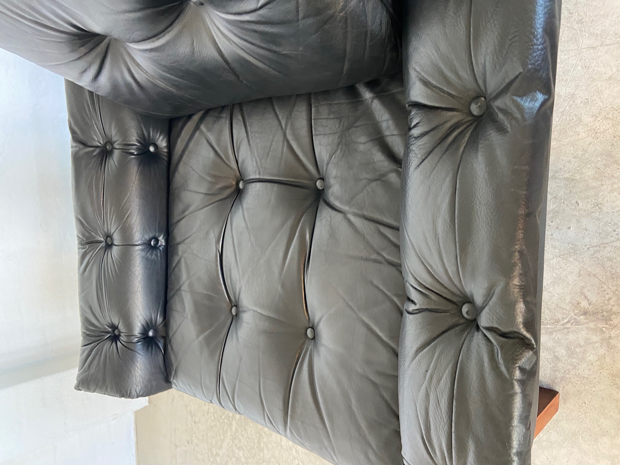 IMG_9297 VINTAGE DANISH MID-CENTURY BLACK LEATHER ARMCHAIR β 1970s