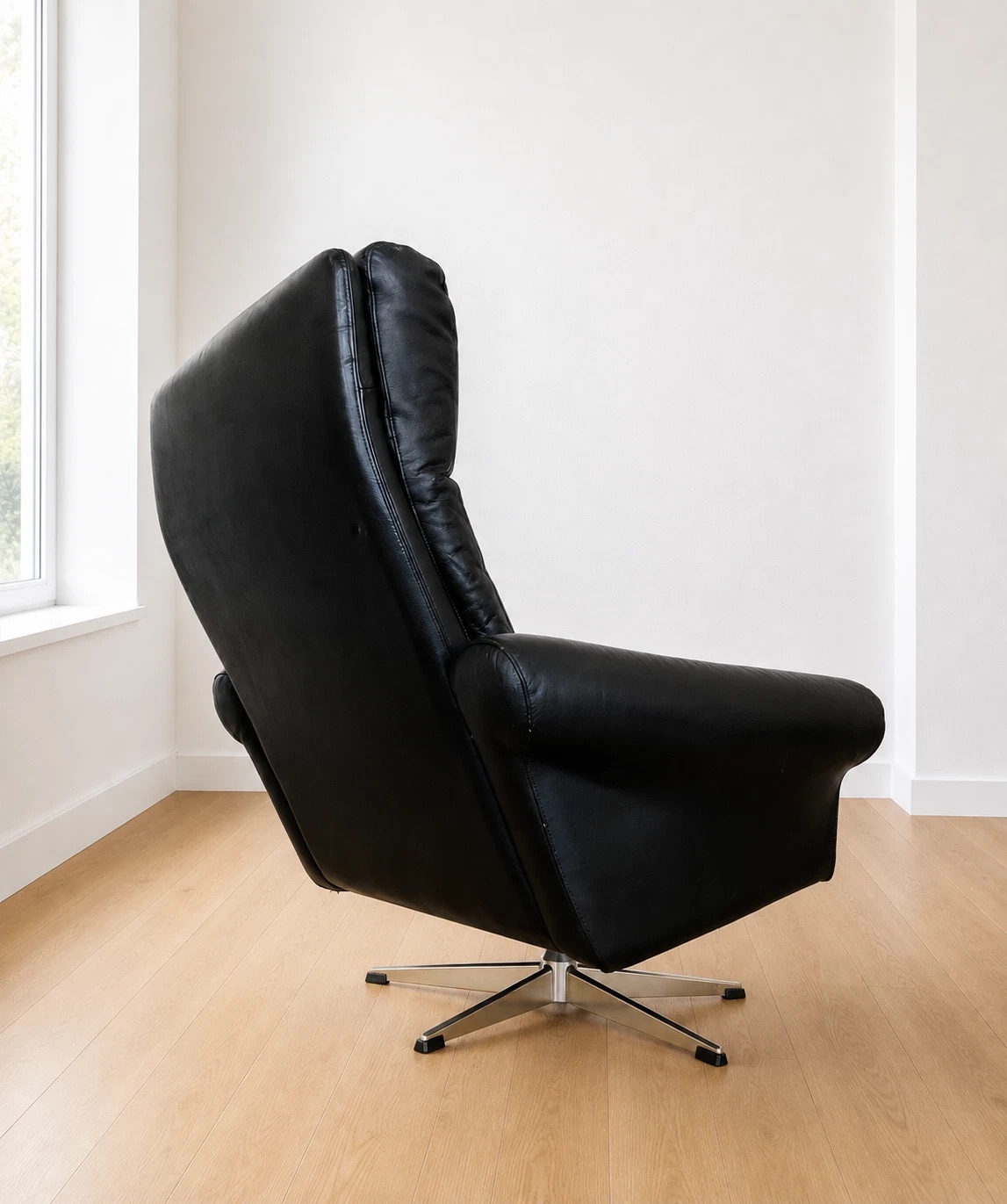 Vintage Danish Mid Century Black Leather swivel Chair 1970'S