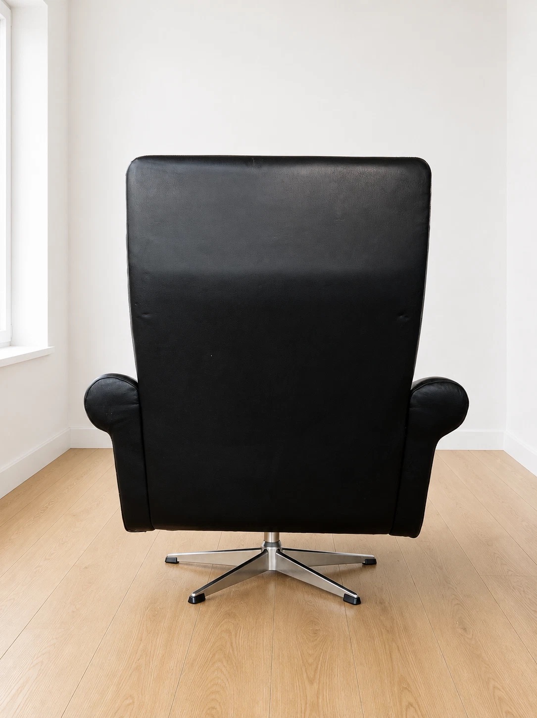 Vintage Danish Mid Century Black Leather swivel Chair 1970'S