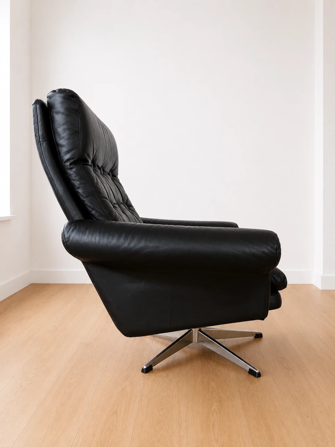 Vintage Danish Mid Century Black Leather swivel Chair 1970'S
