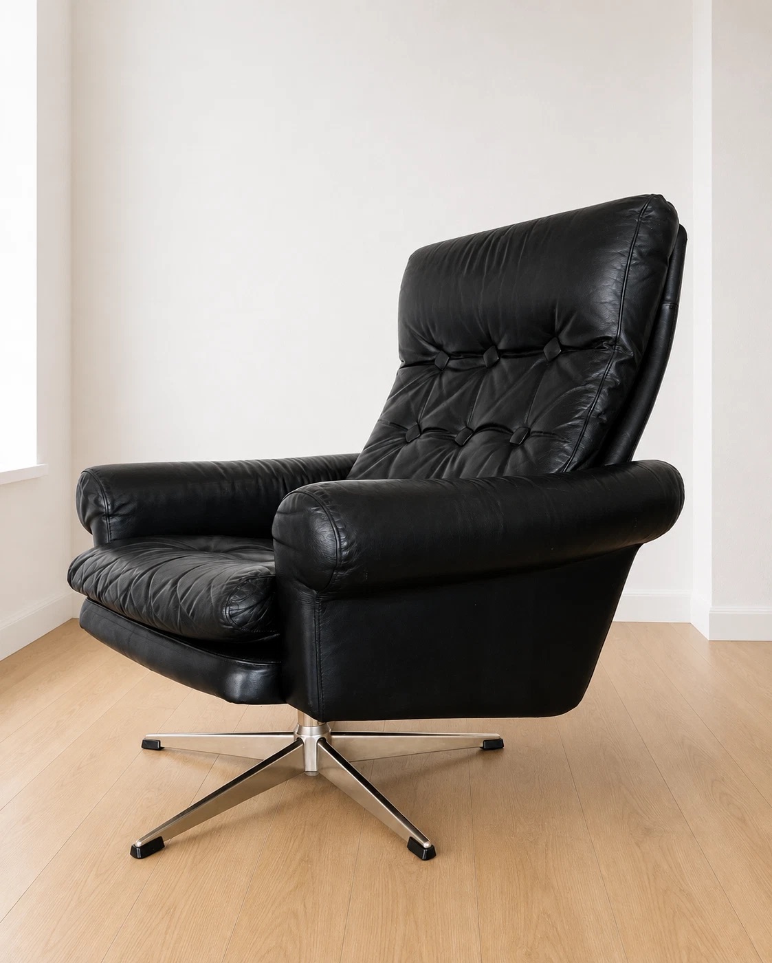 Vintage Danish Mid Century Black Leather swivel Chair 1970'S