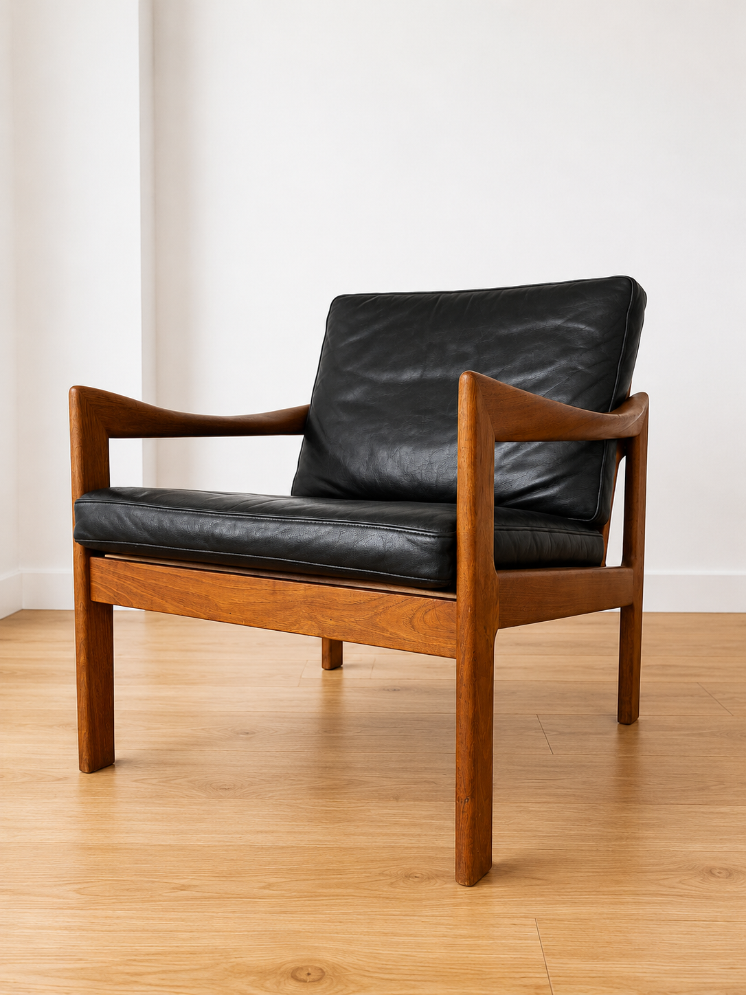 VINTAGE DANISH ILLUM WIKKELSØ TEAK LOUNGE CHAIR MODEL 20