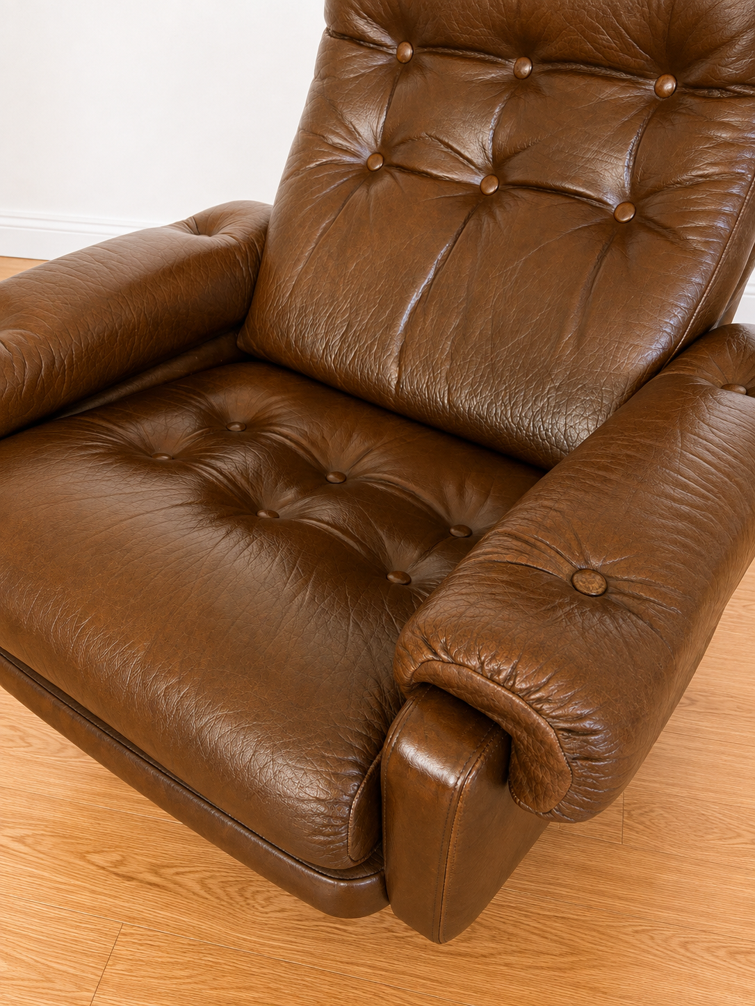 VINTAGE DANISH MID CENTURY BROWN LEATHER SWIVEL CHAIR 1970,s