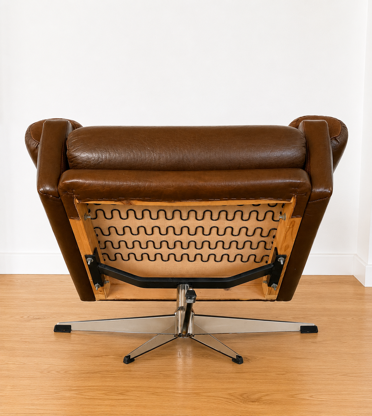 VINTAGE DANISH MID CENTURY BROWN LEATHER SWIVEL CHAIR 1970,s