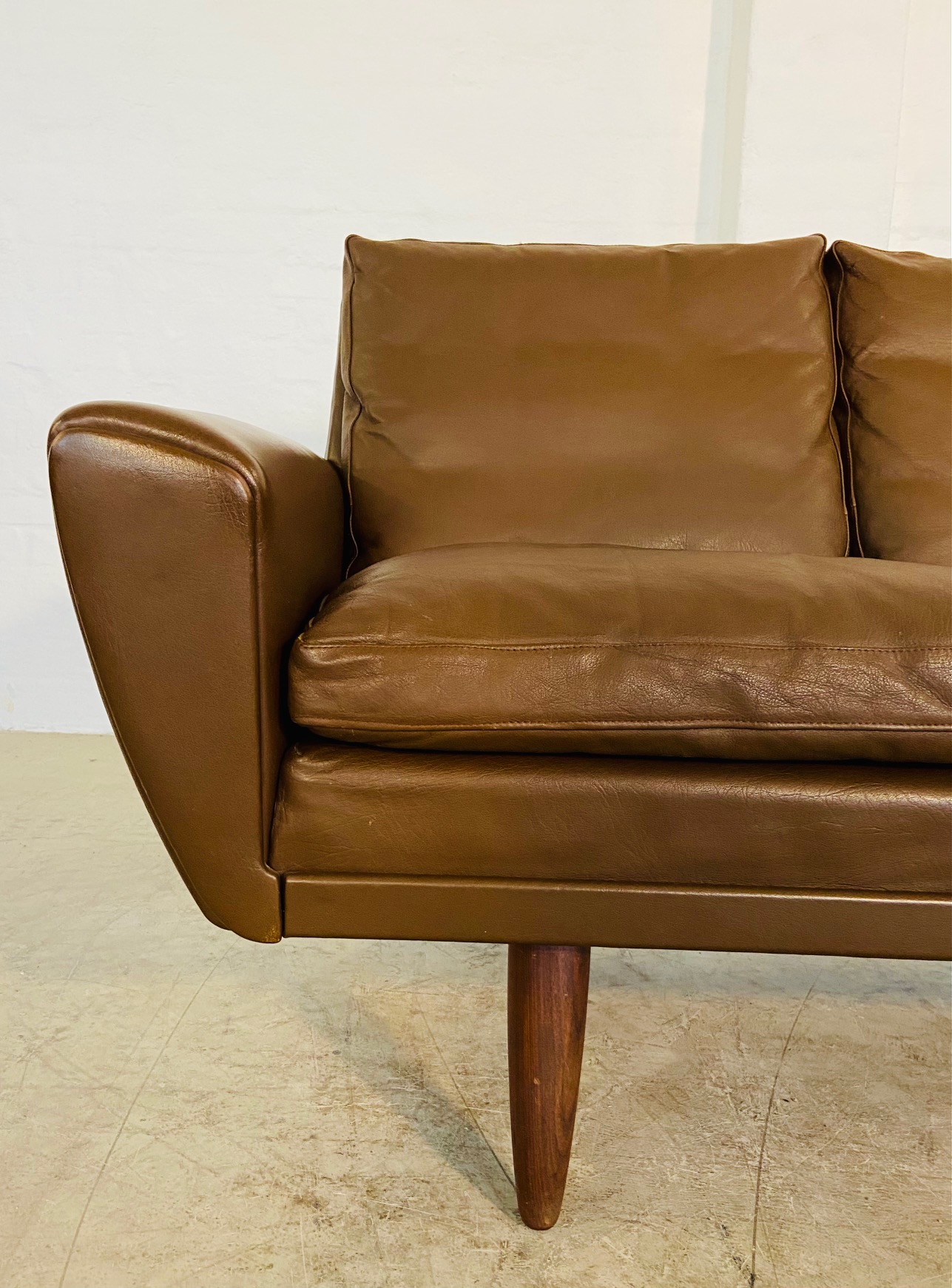 GEORG THAMS VINTAGE RETRO DANISH MID-CENTURY 4 PERSON SOFA in BROWN LEATHER 1960