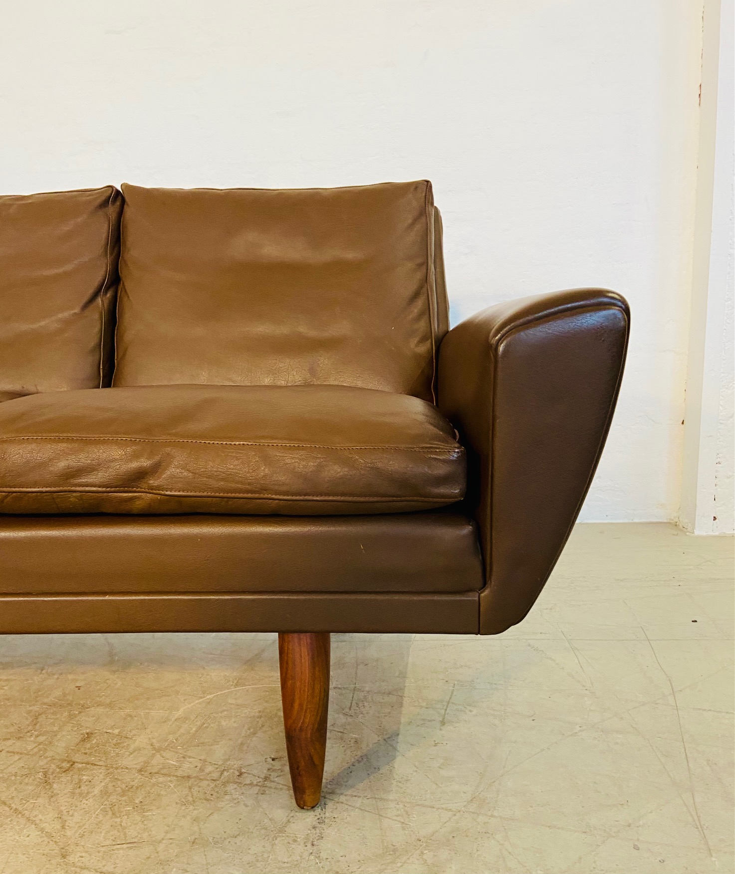 GEORG THAMS VINTAGE RETRO DANISH MID-CENTURY 4 PERSON SOFA in BROWN LEATHER 1960