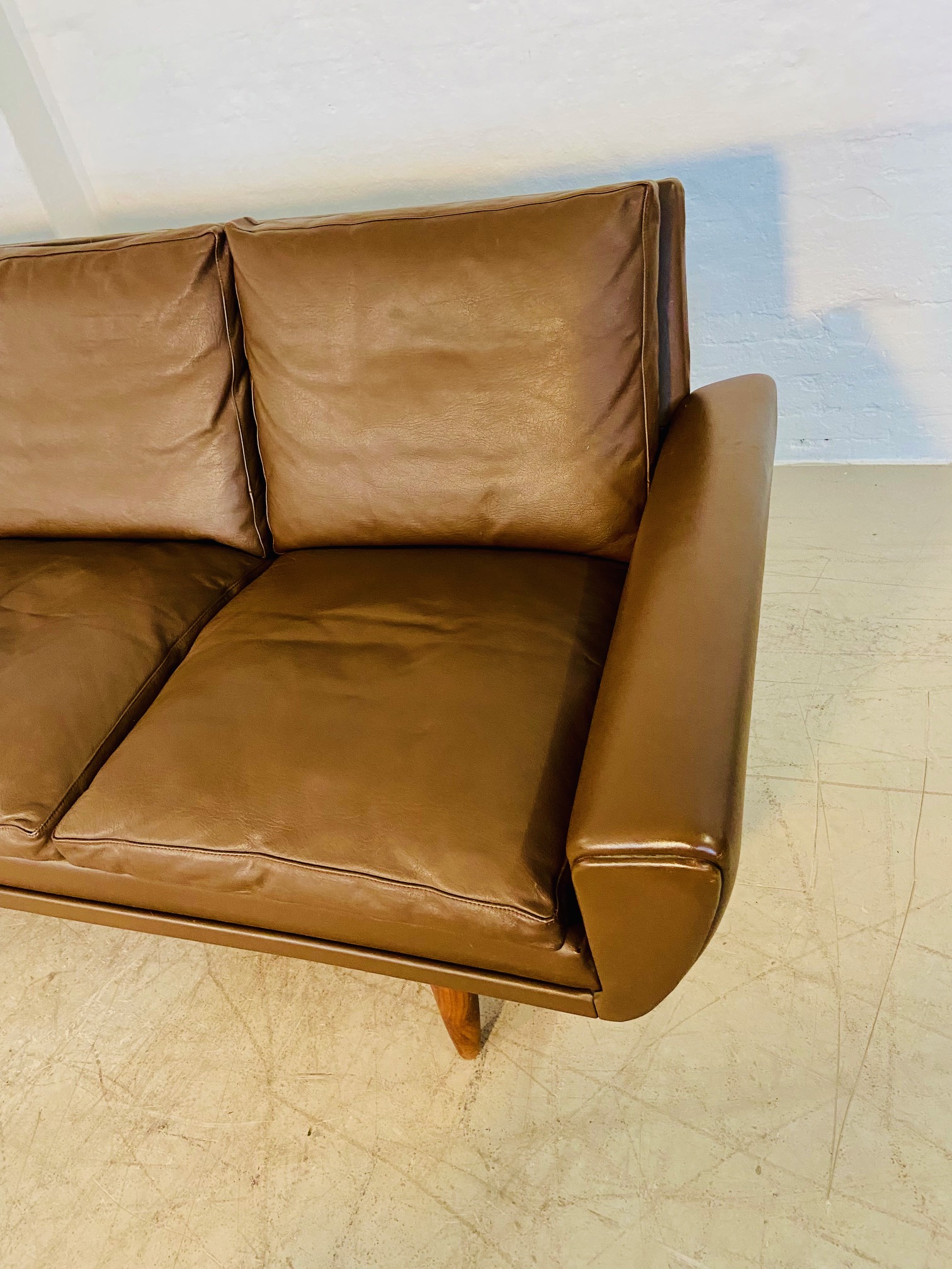 GEORG THAMS VINTAGE RETRO DANISH MID-CENTURY 4 PERSON SOFA in BROWN LEATHER 1960