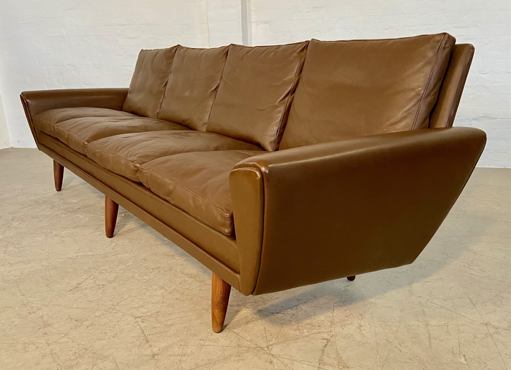 GEORG THAMS VINTAGE RETRO DANISH MID-CENTURY 4 PERSON SOFA in BROWN LEATHER 1960