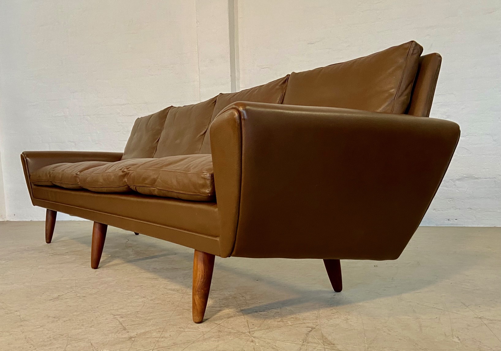 GEORG THAMS VINTAGE RETRO DANISH MID-CENTURY 4 PERSON SOFA in BROWN LEATHER 1960
