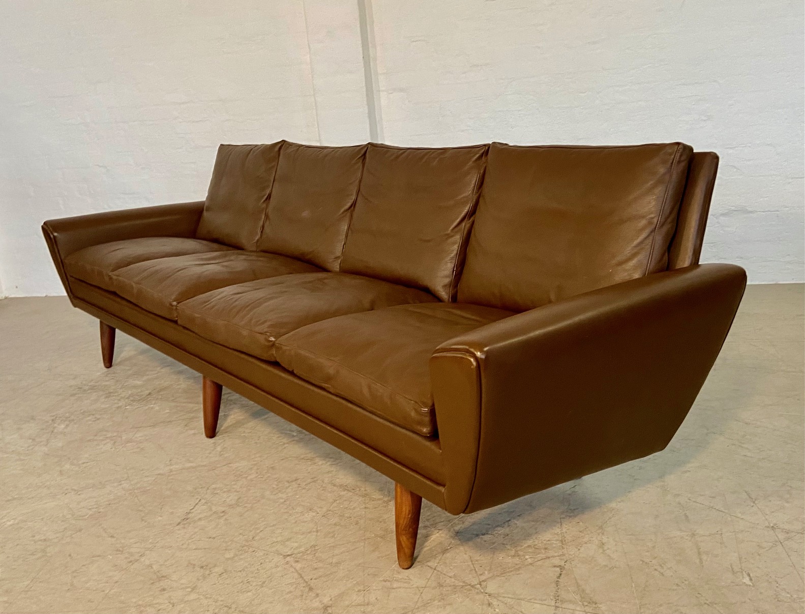 GEORG THAMS VINTAGE RETRO DANISH MID-CENTURY 4 PERSON SOFA in BROWN LEATHER 1960