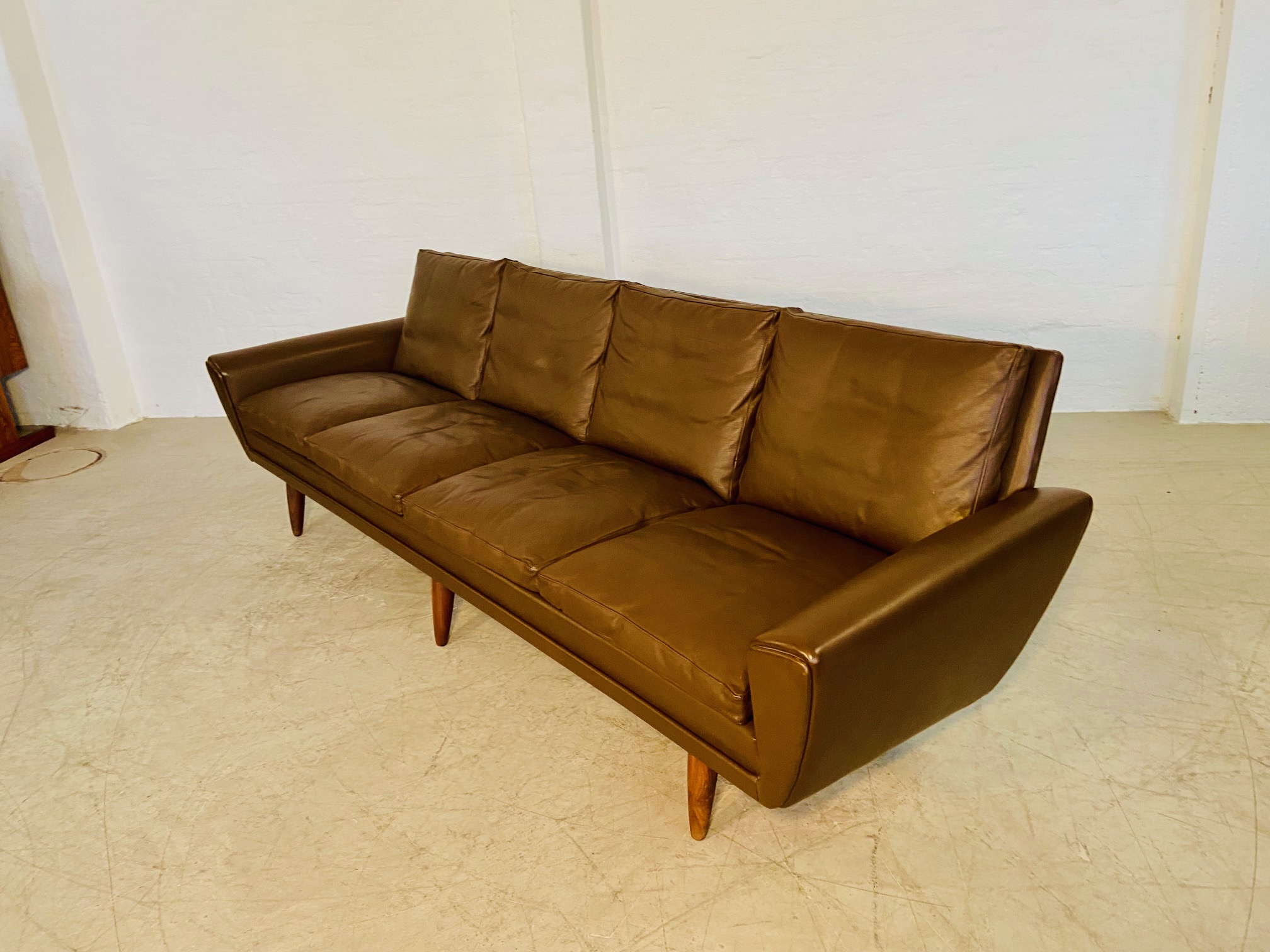 GEORG THAMS VINTAGE RETRO DANISH MID-CENTURY 4 PERSON SOFA in BROWN LEATHER 1960