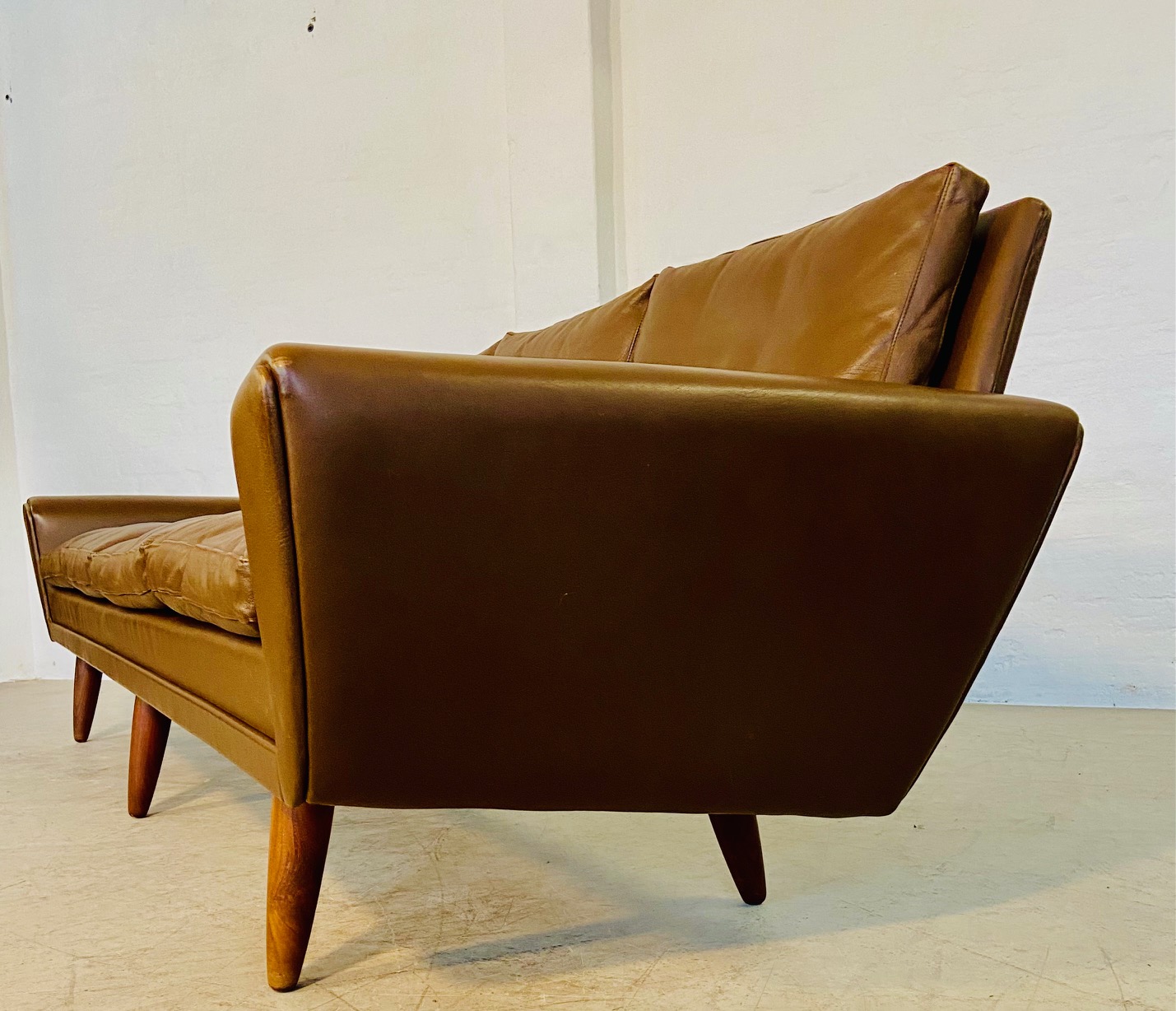 GEORG THAMS VINTAGE RETRO DANISH MID-CENTURY 4 PERSON SOFA in BROWN LEATHER 1960