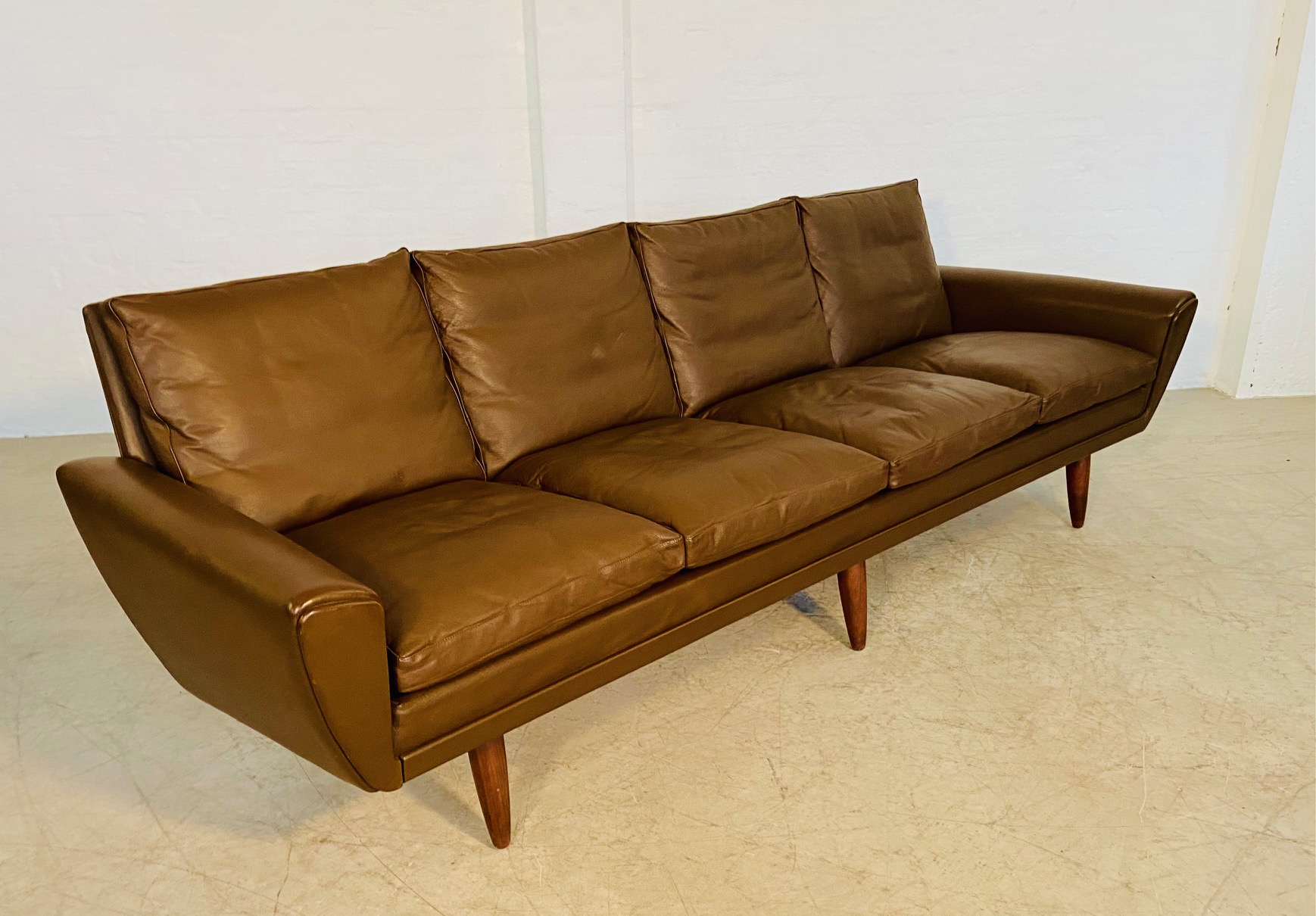 GEORG THAMS VINTAGE RETRO DANISH MID-CENTURY 4 PERSON SOFA in BROWN LEATHER 1960