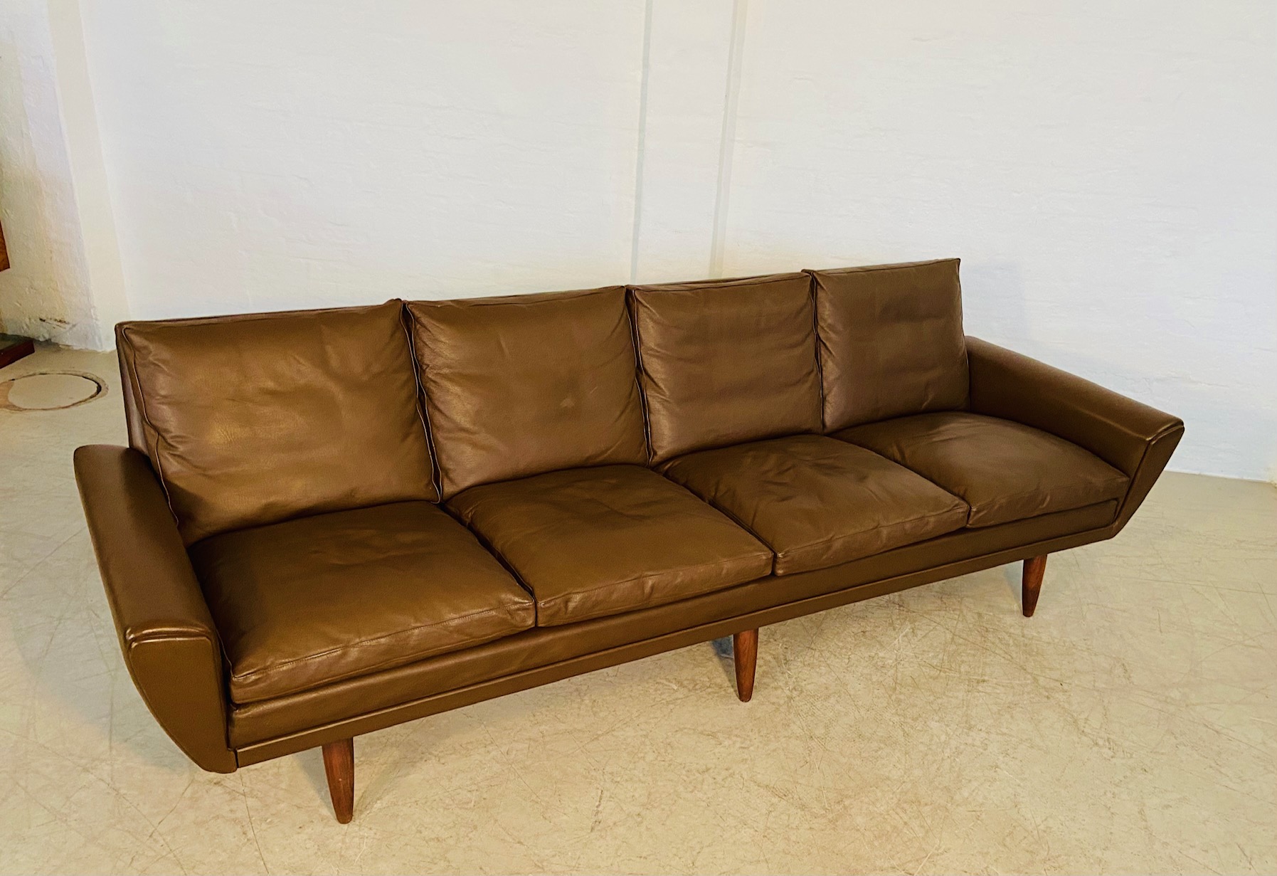 GEORG THAMS VINTAGE RETRO DANISH MID-CENTURY 4 PERSON SOFA in BROWN LEATHER 1960