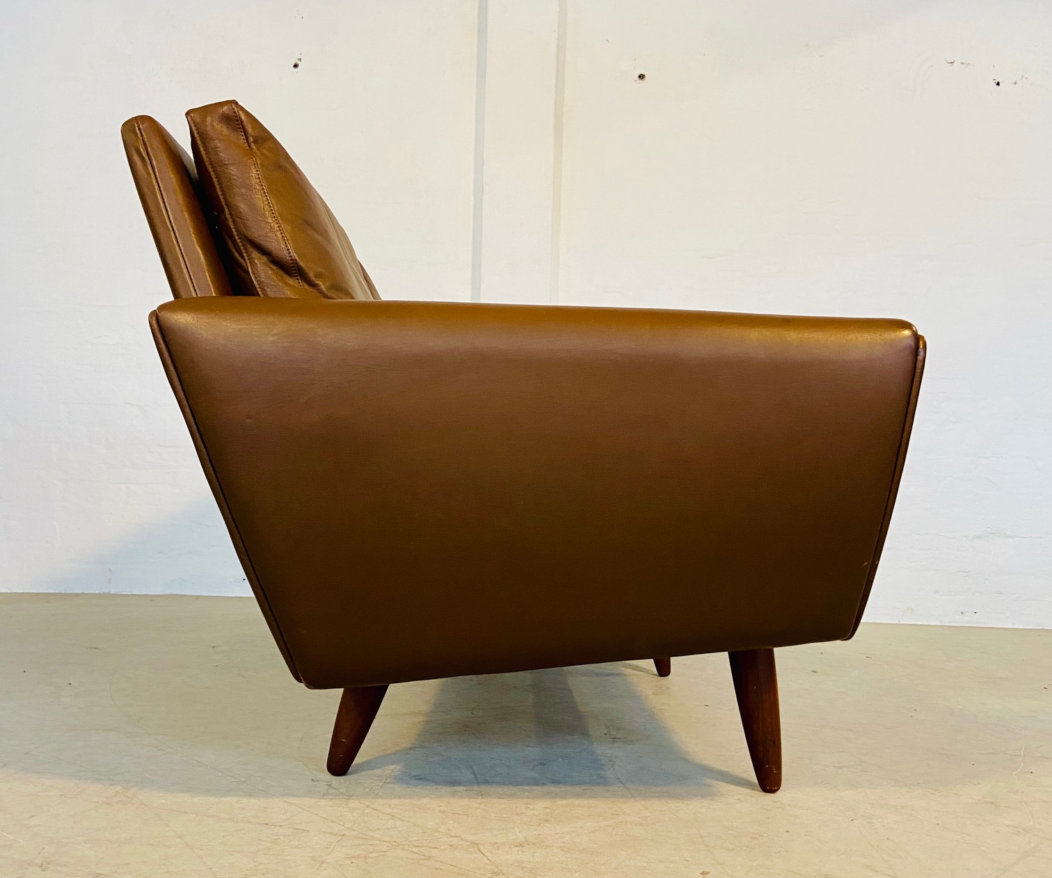 GEORG THAMS VINTAGE RETRO DANISH MID-CENTURY 4 PERSON SOFA in BROWN LEATHER 1960